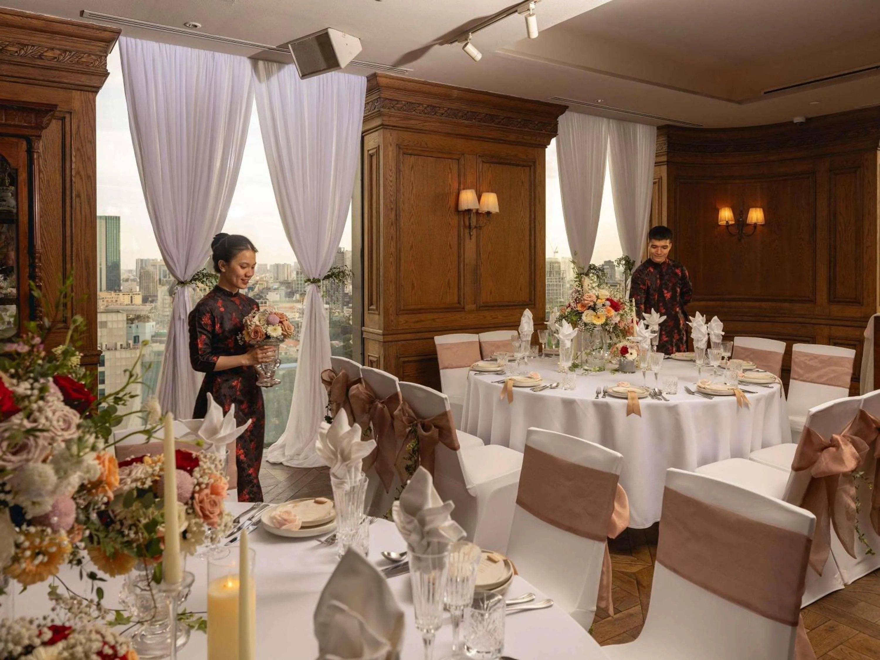 wedding in Hotel Des Arts Saigon Mgallery Collection