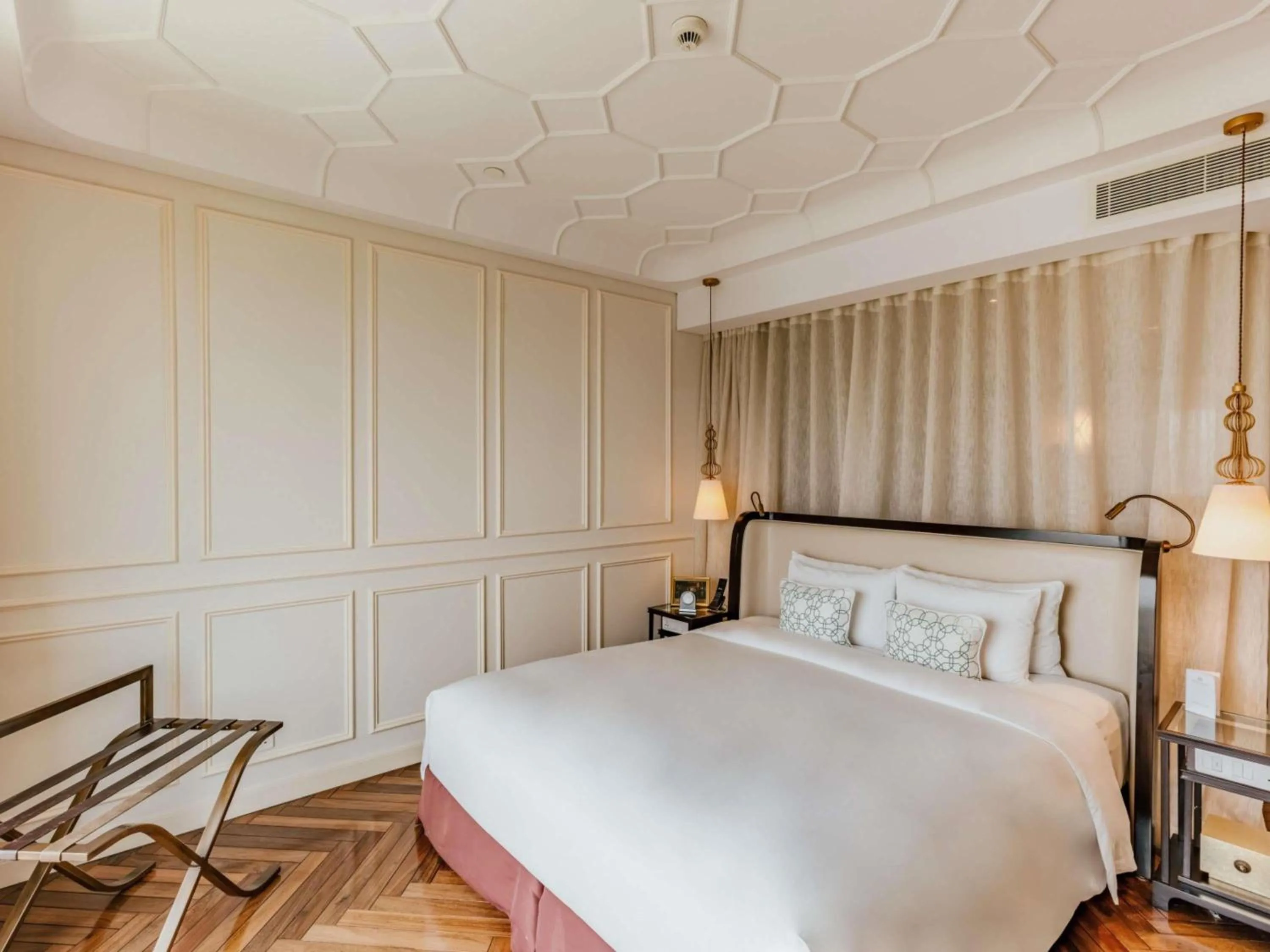 Bedroom, Bed in Hotel Des Arts Saigon Mgallery Collection