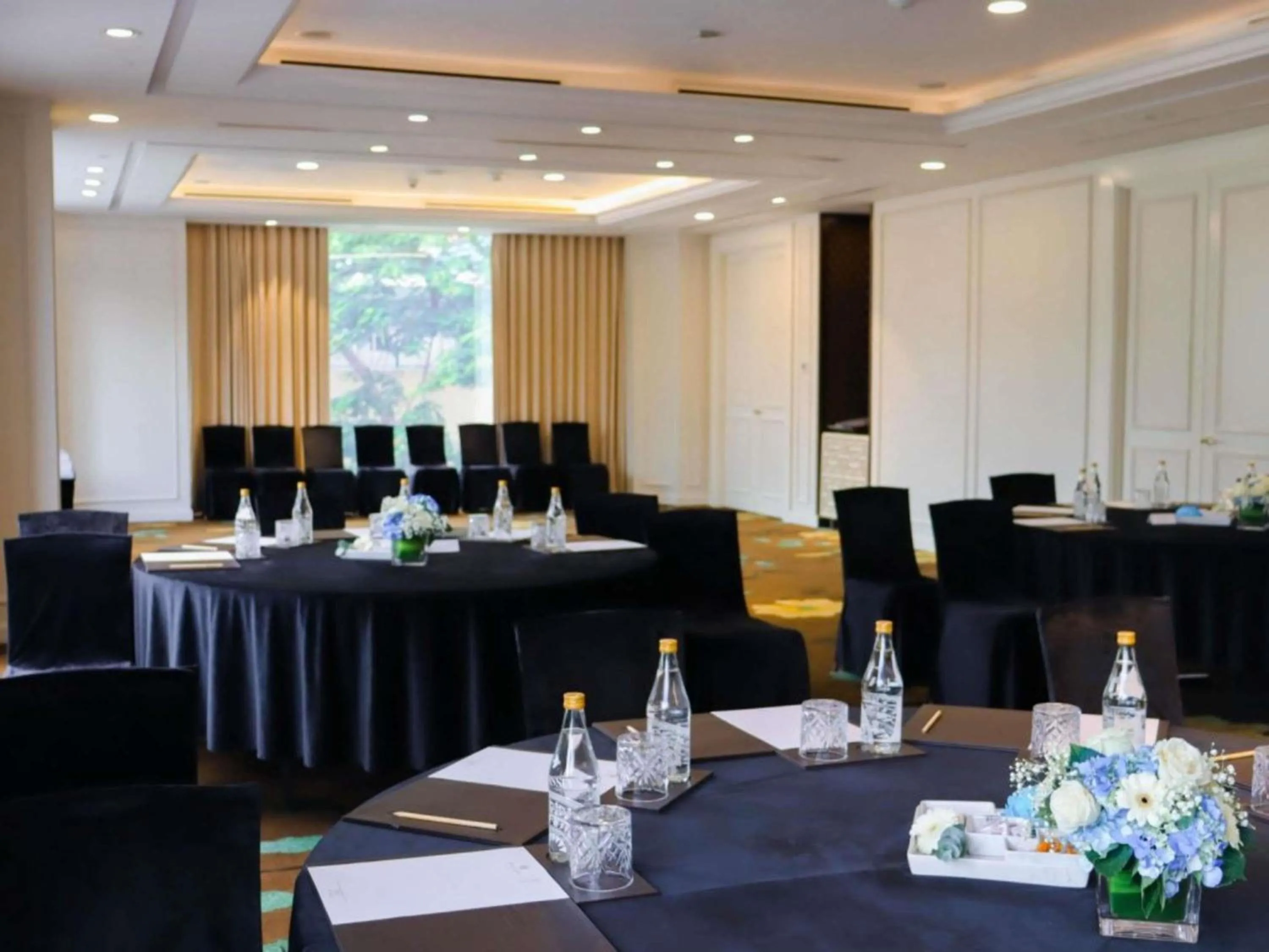 Meeting/conference room in Hotel Des Arts Saigon Mgallery Collection