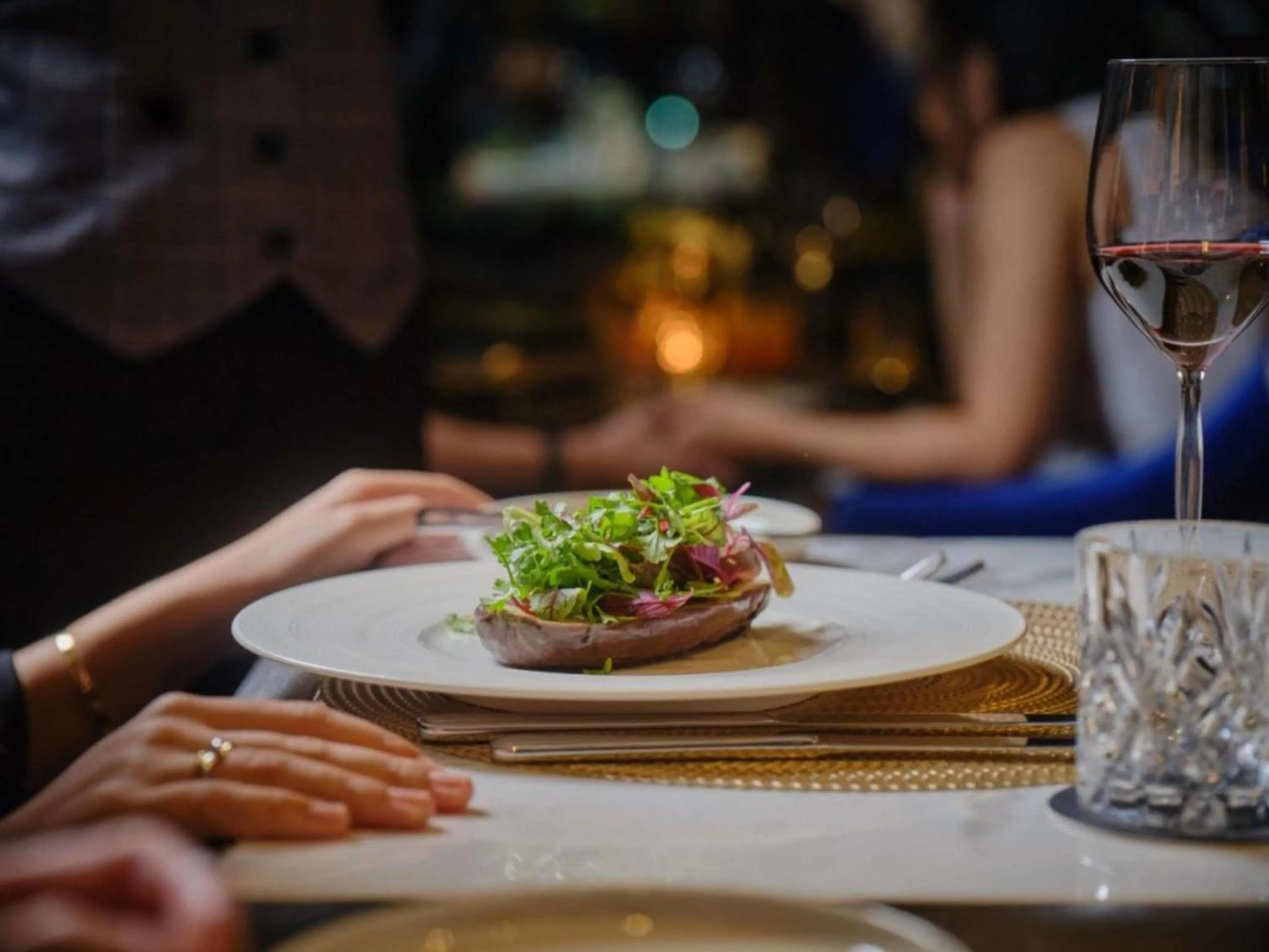 Restaurant/places to eat in Hotel Des Arts Saigon Mgallery Collection