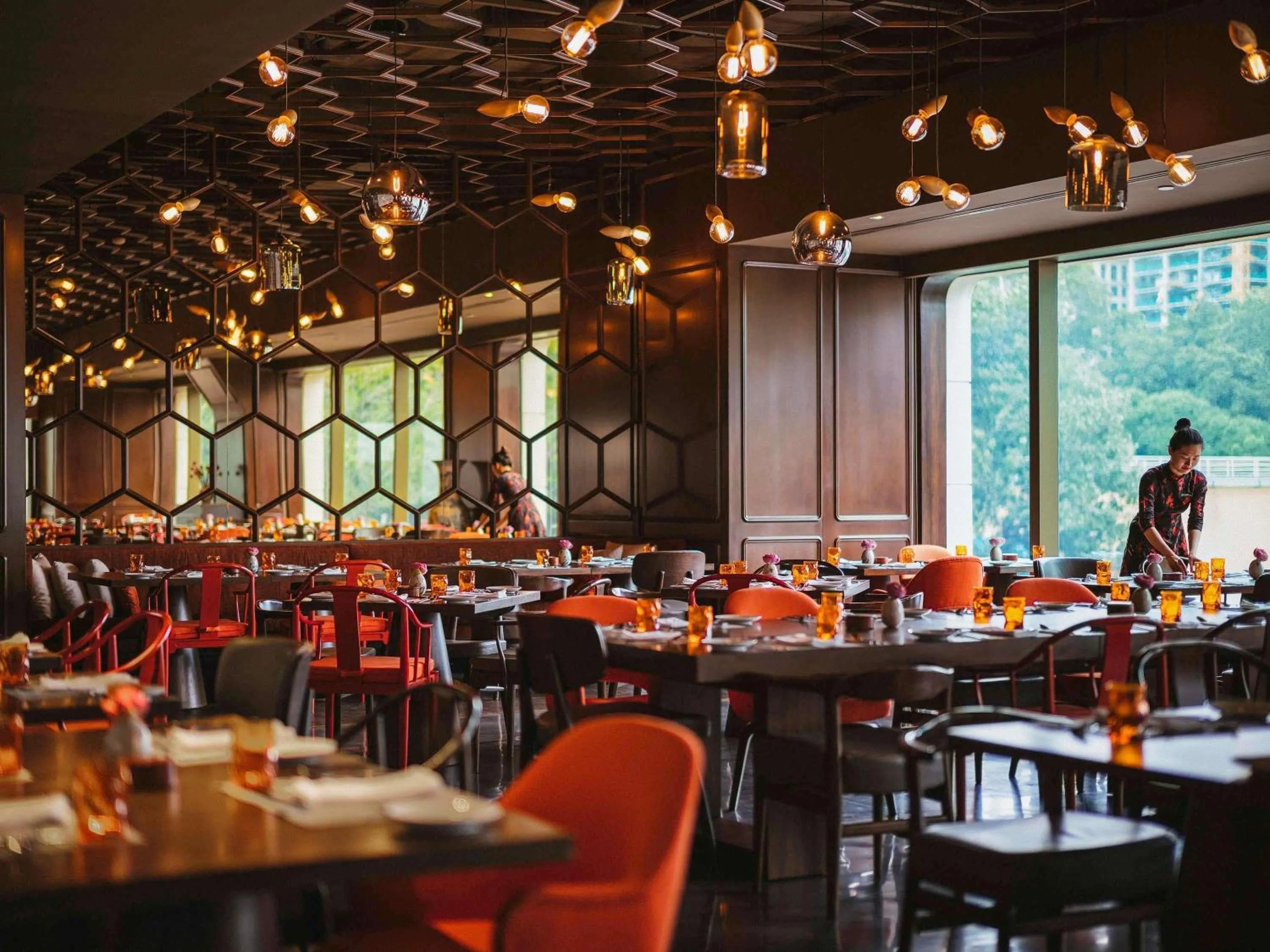 Restaurant/places to eat in Hotel Des Arts Saigon Mgallery Collection