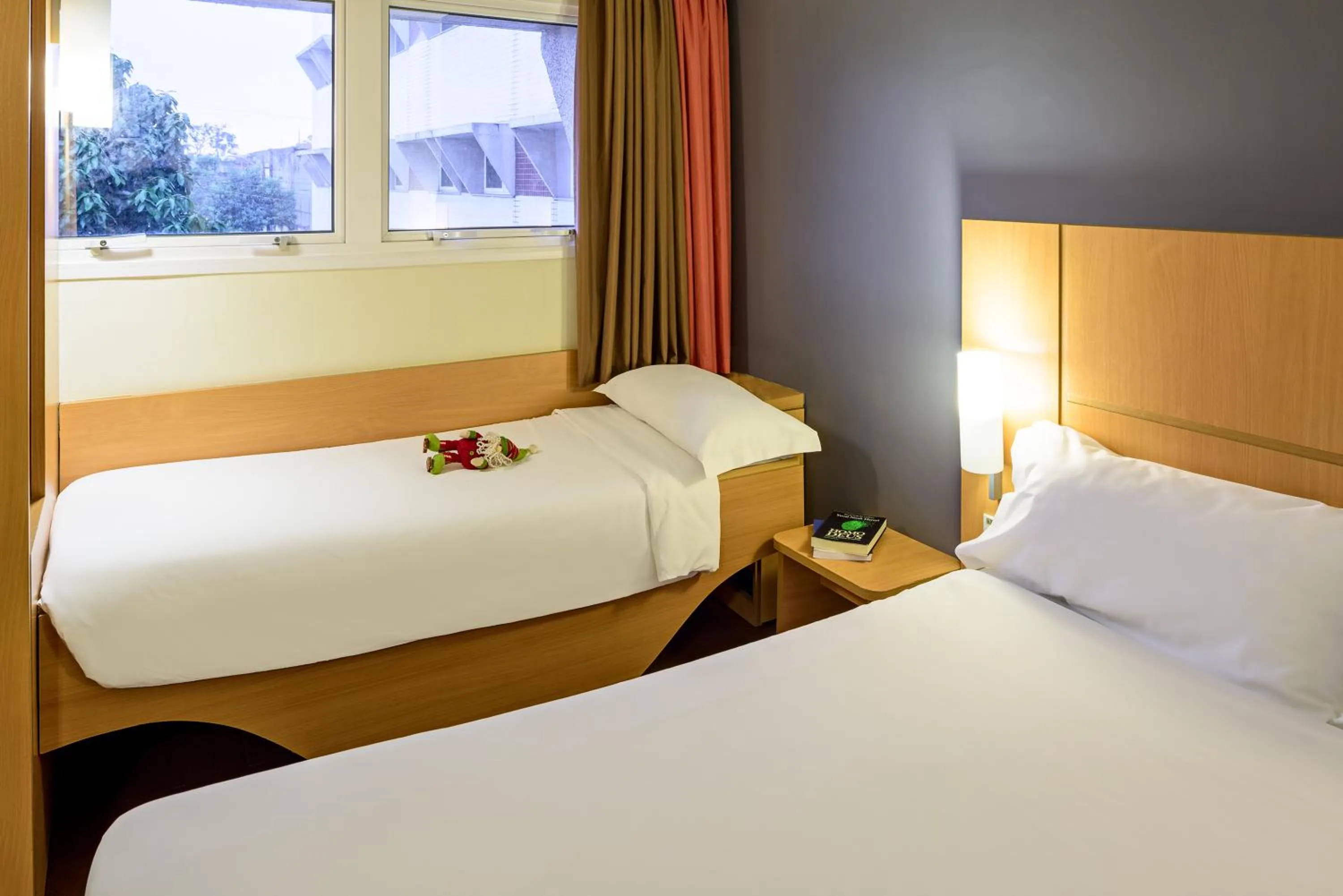 Bedroom, Bed in ibis Belem Aeroporto