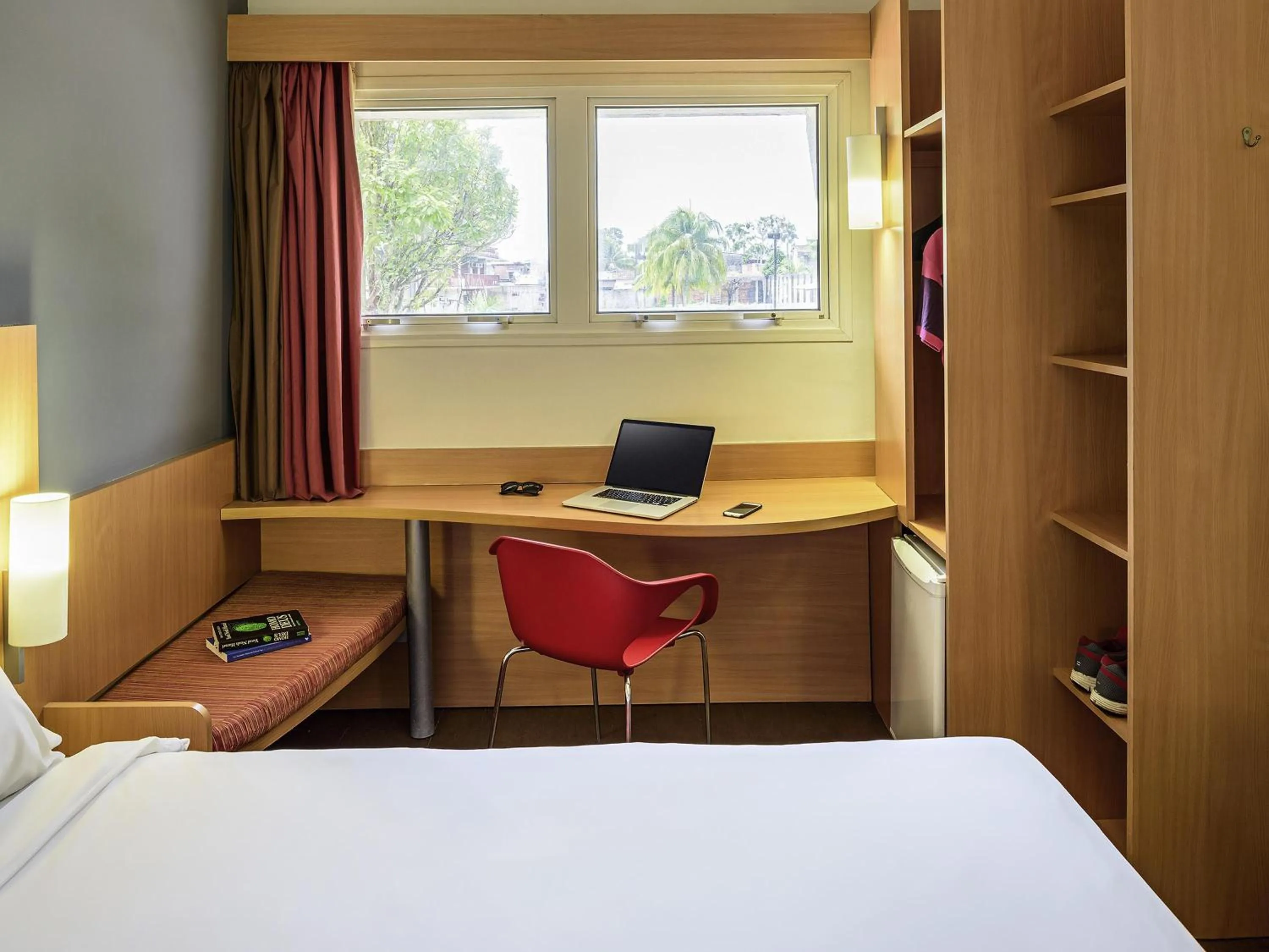 Bedroom, Bed in ibis Belem Aeroporto