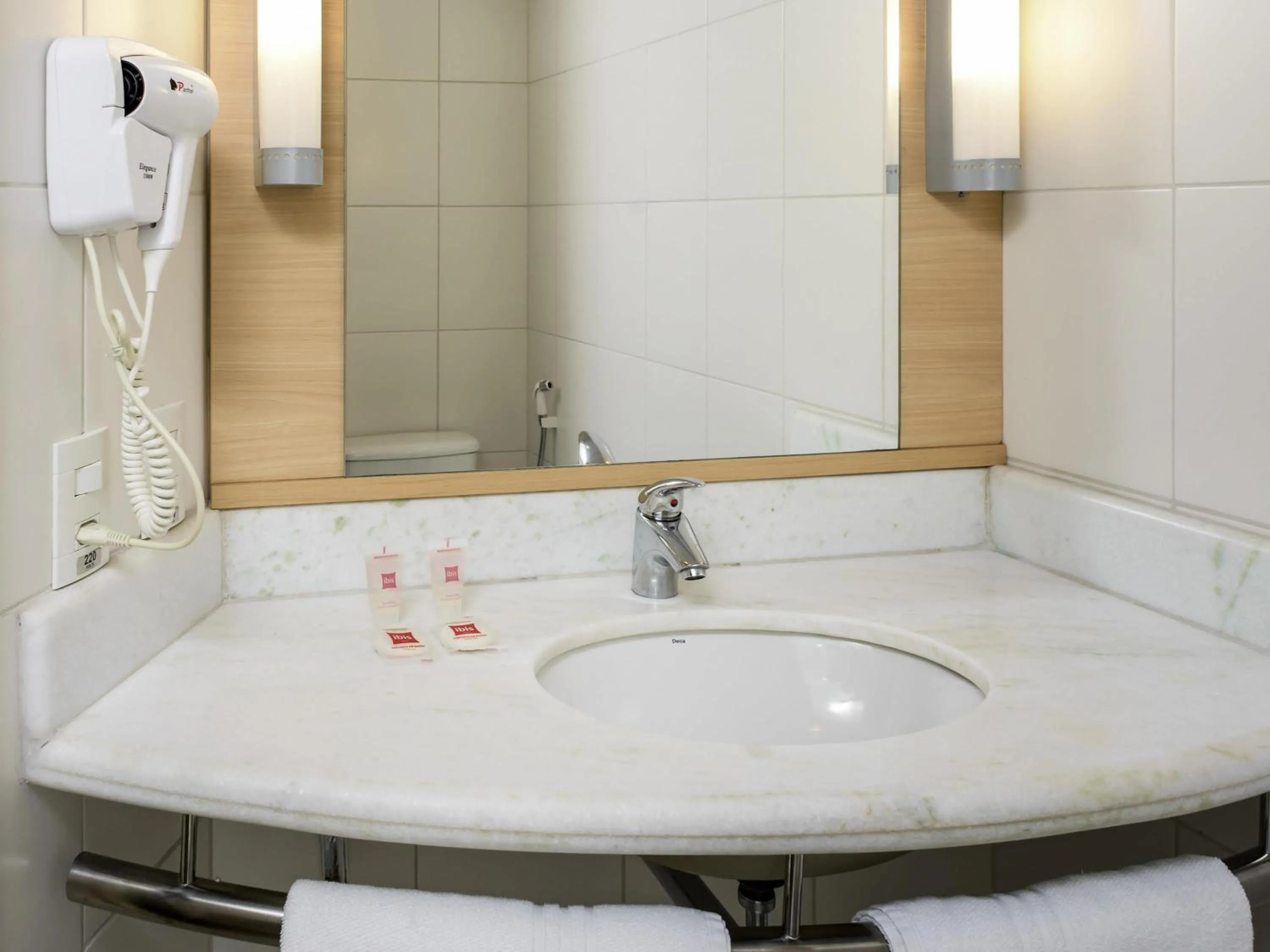 Bedroom in ibis Belem Aeroporto