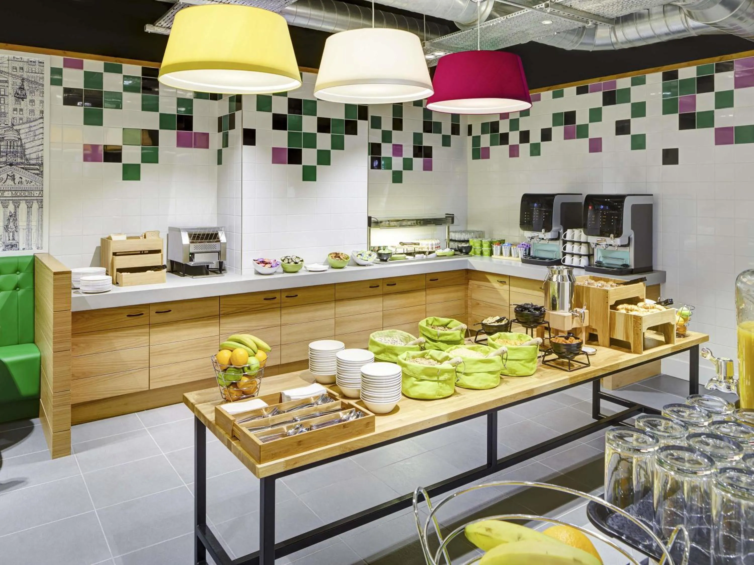 Restaurant/places to eat in ibis Styles Glasgow Centre George Square