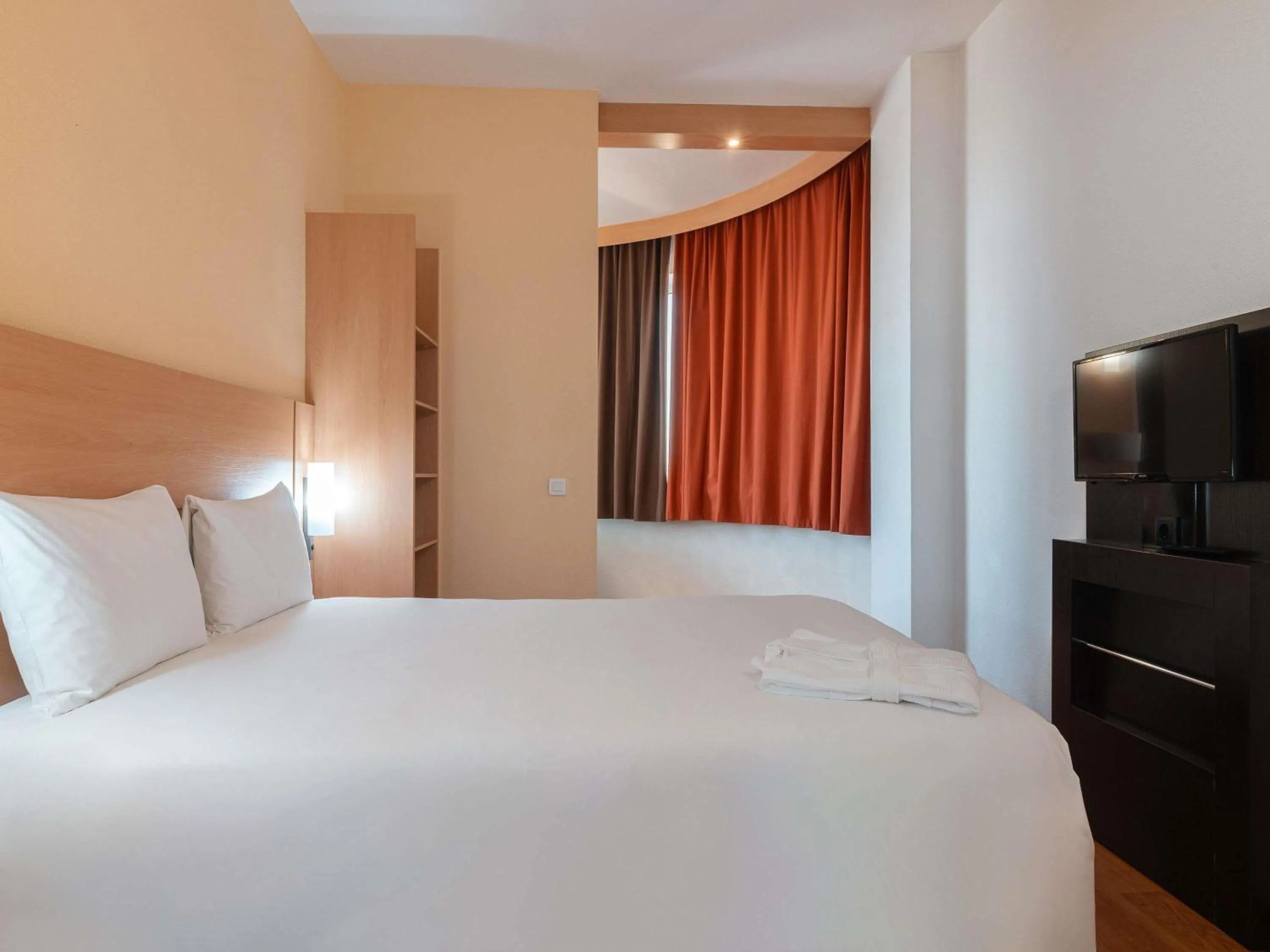 Bedroom, Bed in Ibis Astana