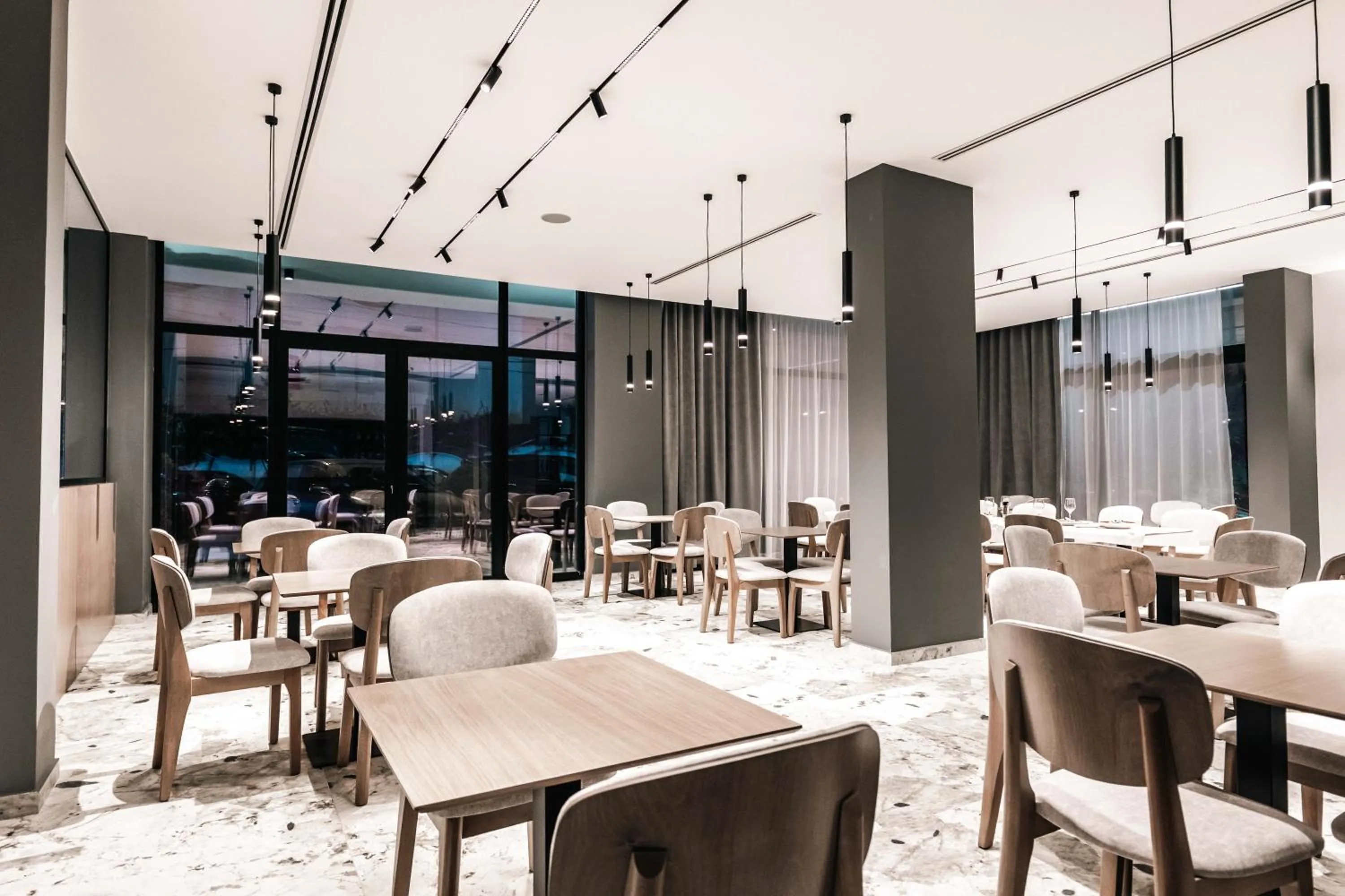 Restaurant/places to eat in Boe Luxury Hotel