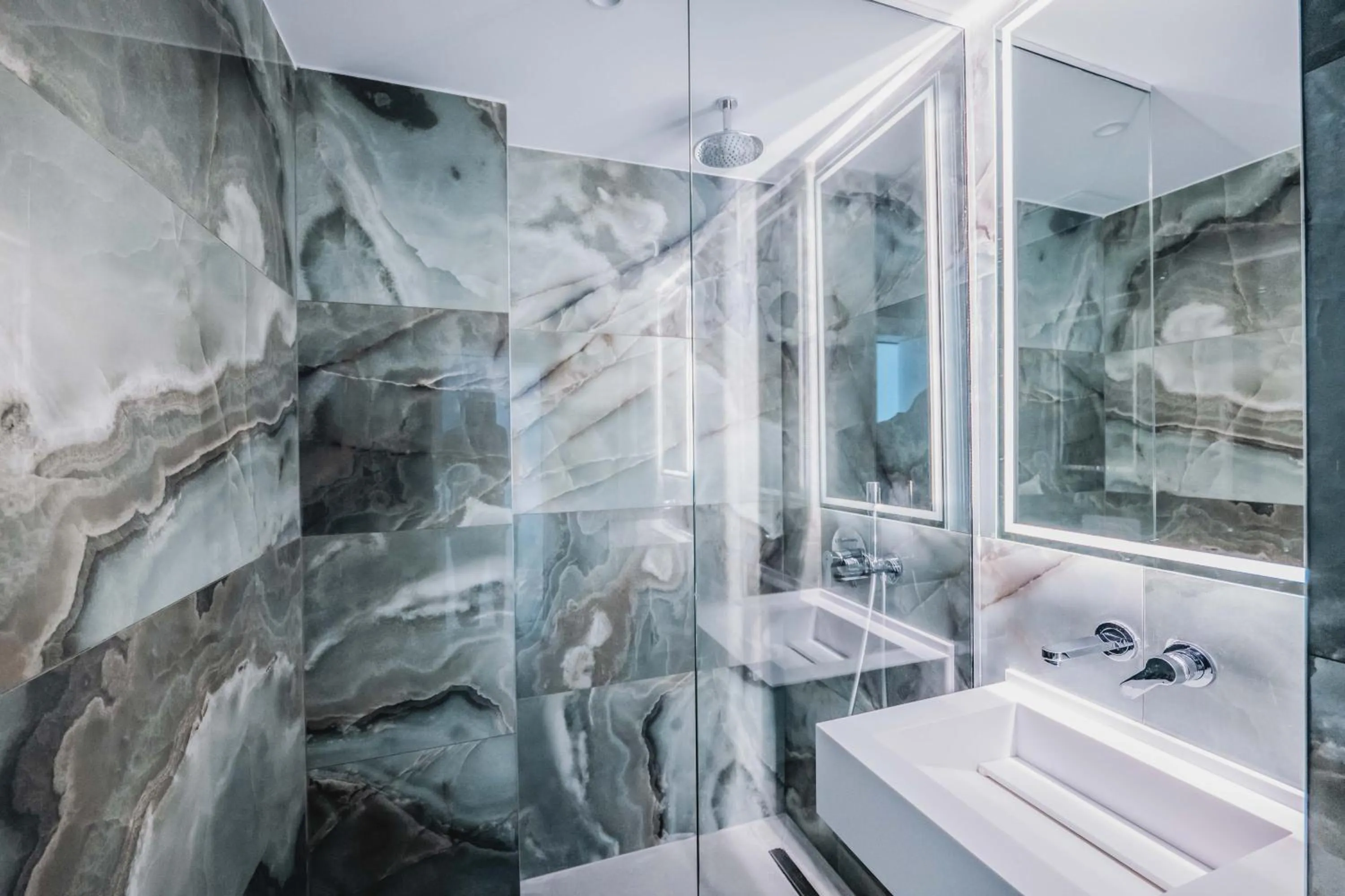 Shower in Boe Luxury Hotel