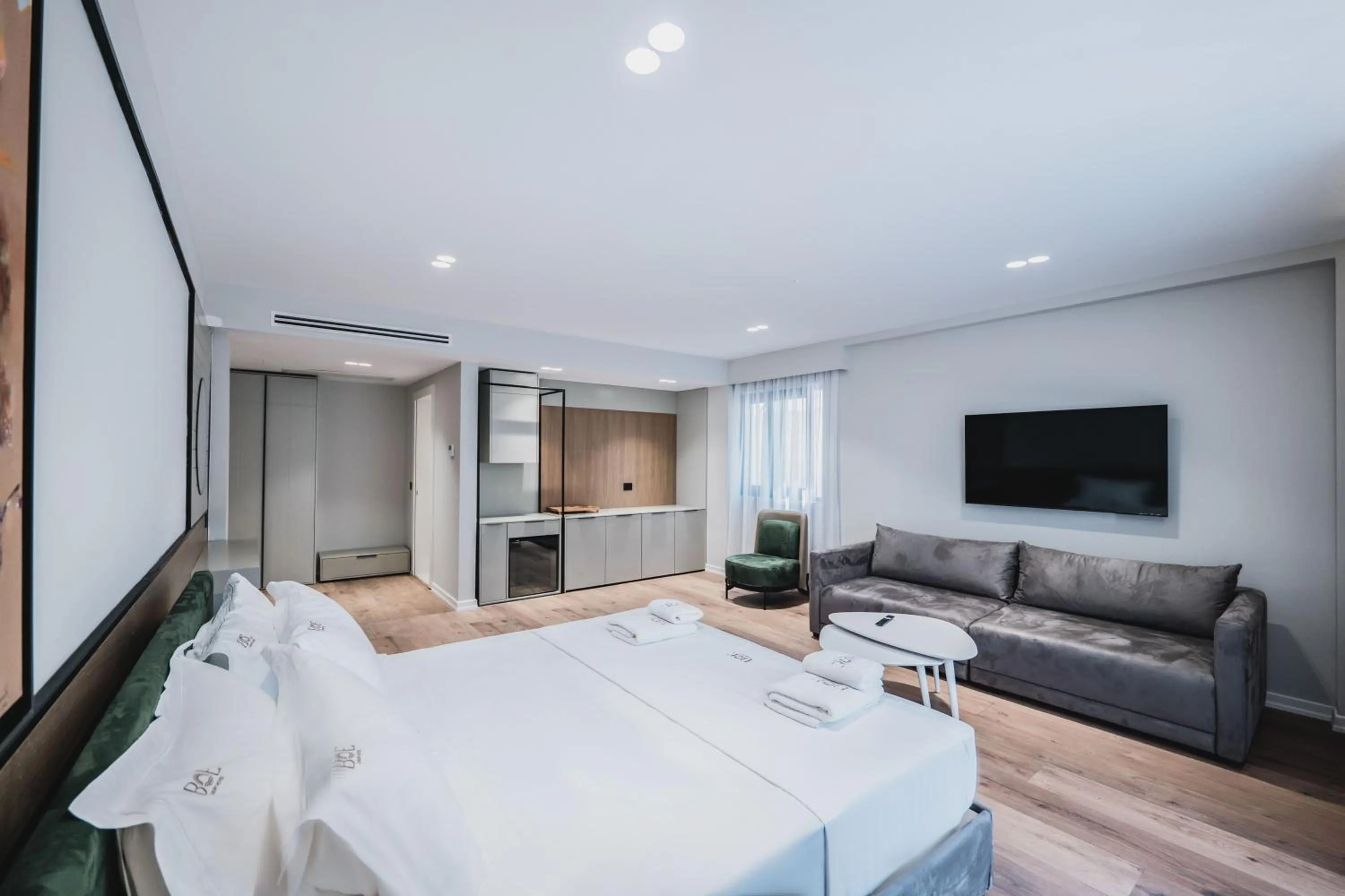 TV and multimedia, Bed in Boe Luxury Hotel