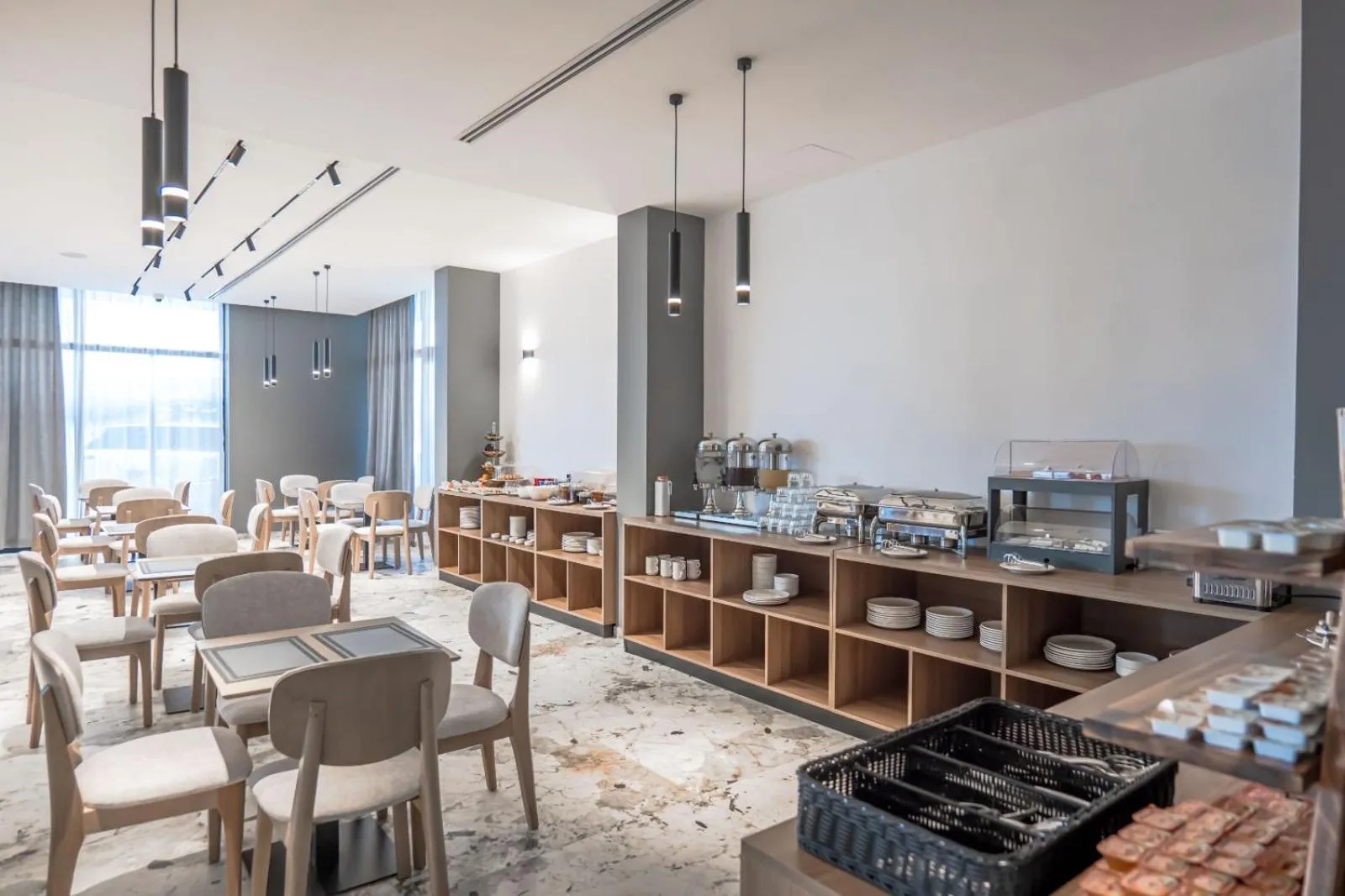 Food and drinks in Boe Luxury Hotel