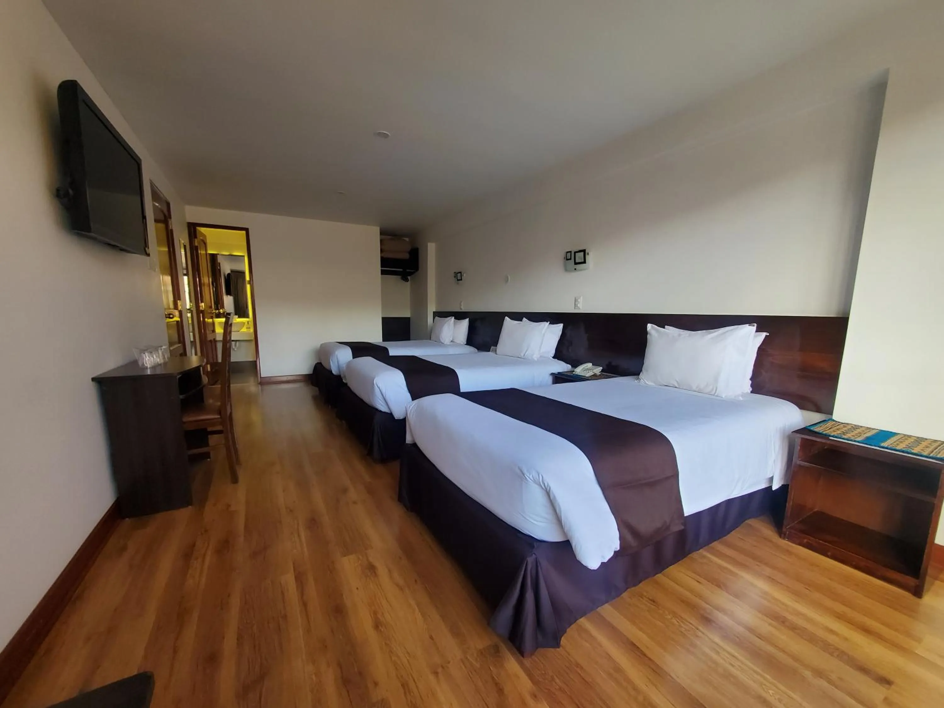 Photo of the whole room, Bed in Illas Inn