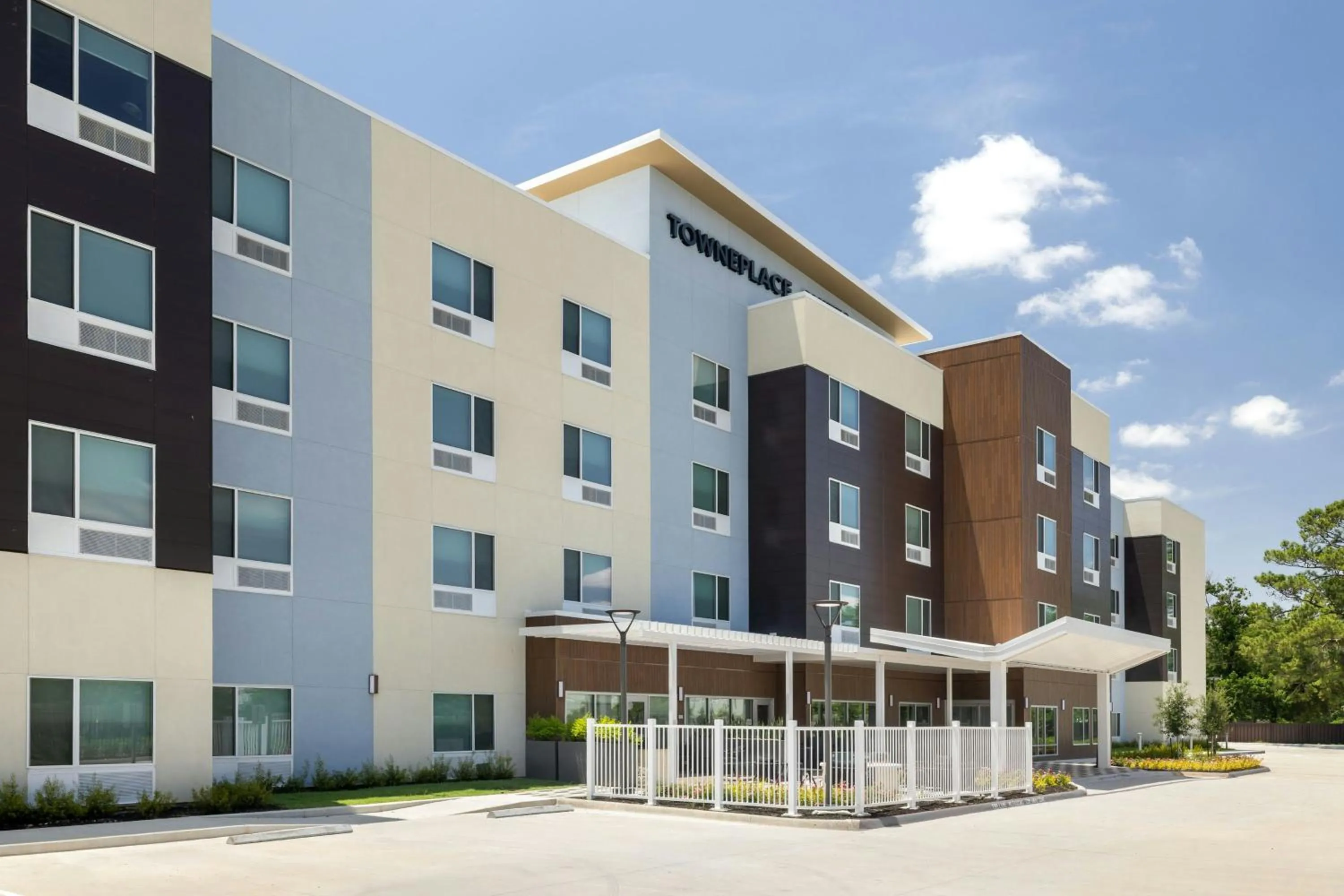 Property building in TownePlace Suites by Marriott Humble Intercontinental Airport