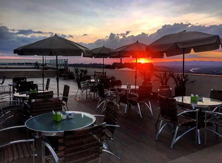 Restaurant/places to eat in Mirante Flat