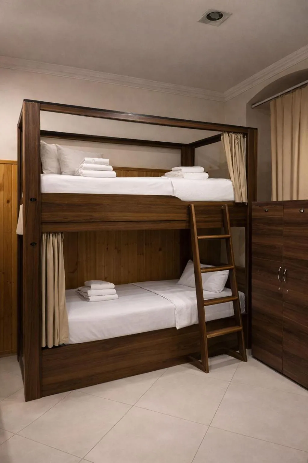 Single Bed in Male Dormitory Room in Baku Home Hostel