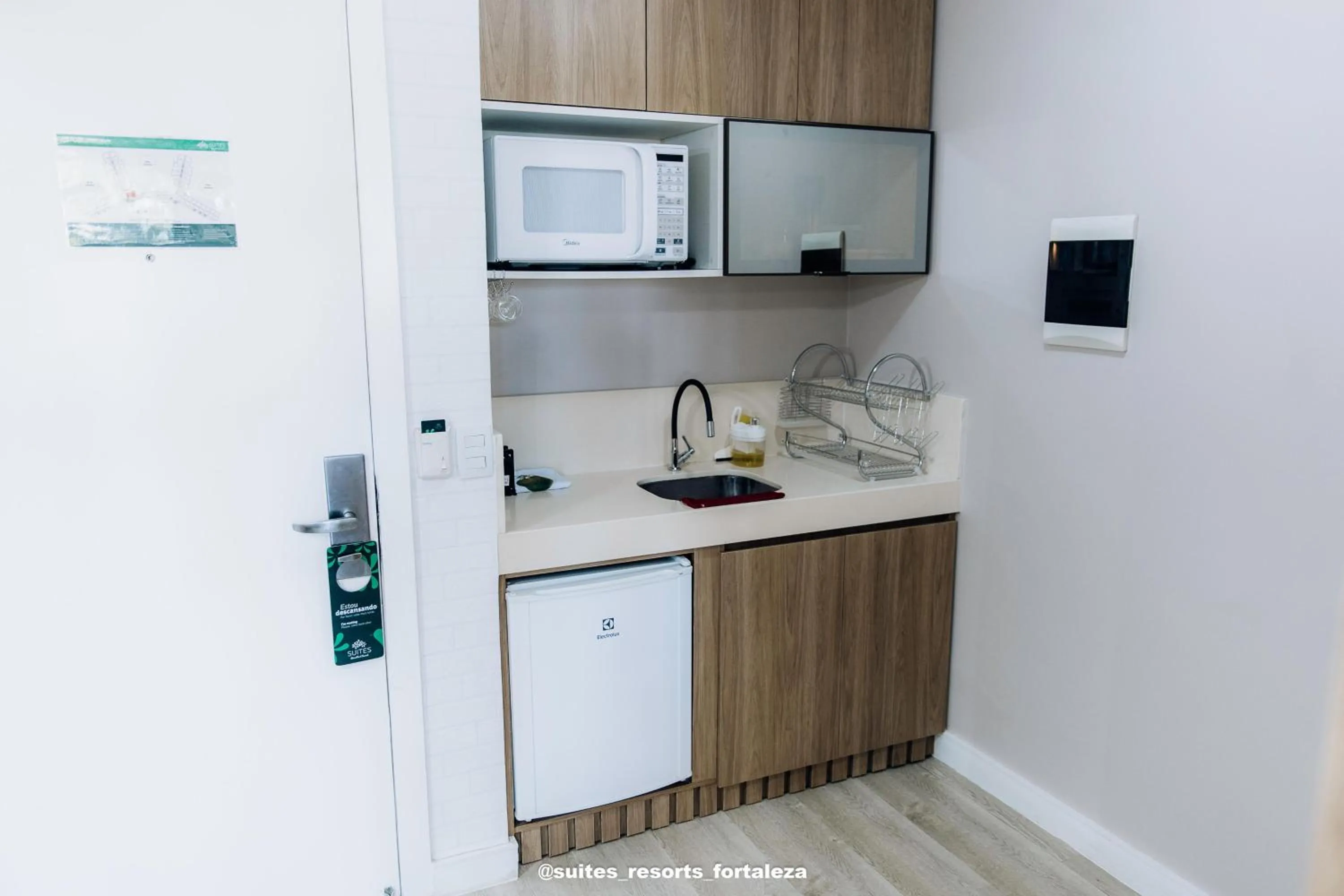 minibar in Apartamento - Pé na areia - Ao lado do parque aquático - Administrado por Anfitrião