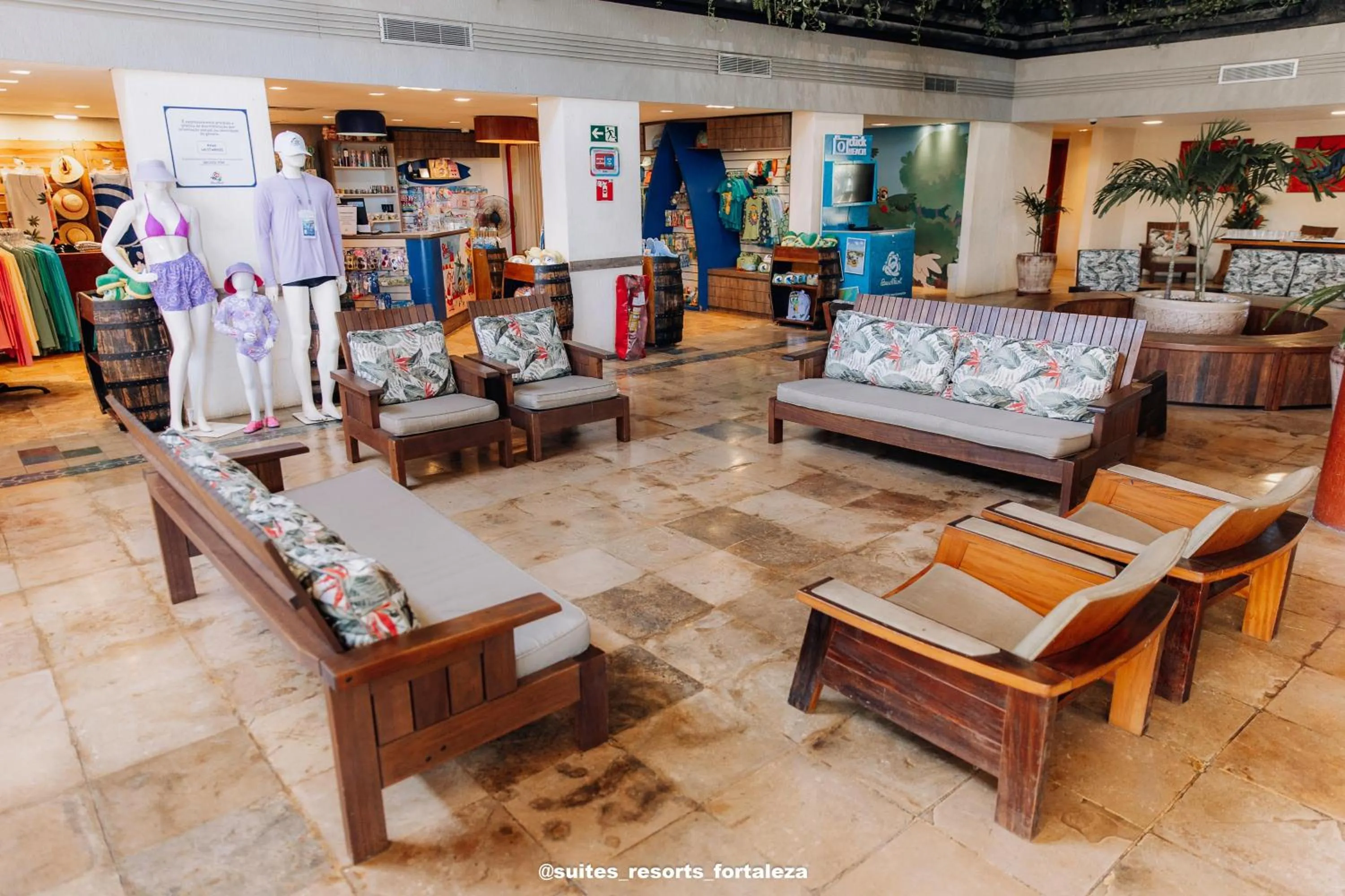 On-site shops in Apartamento - Pé na areia - Ao lado do parque aquático - Administrado por Anfitrião