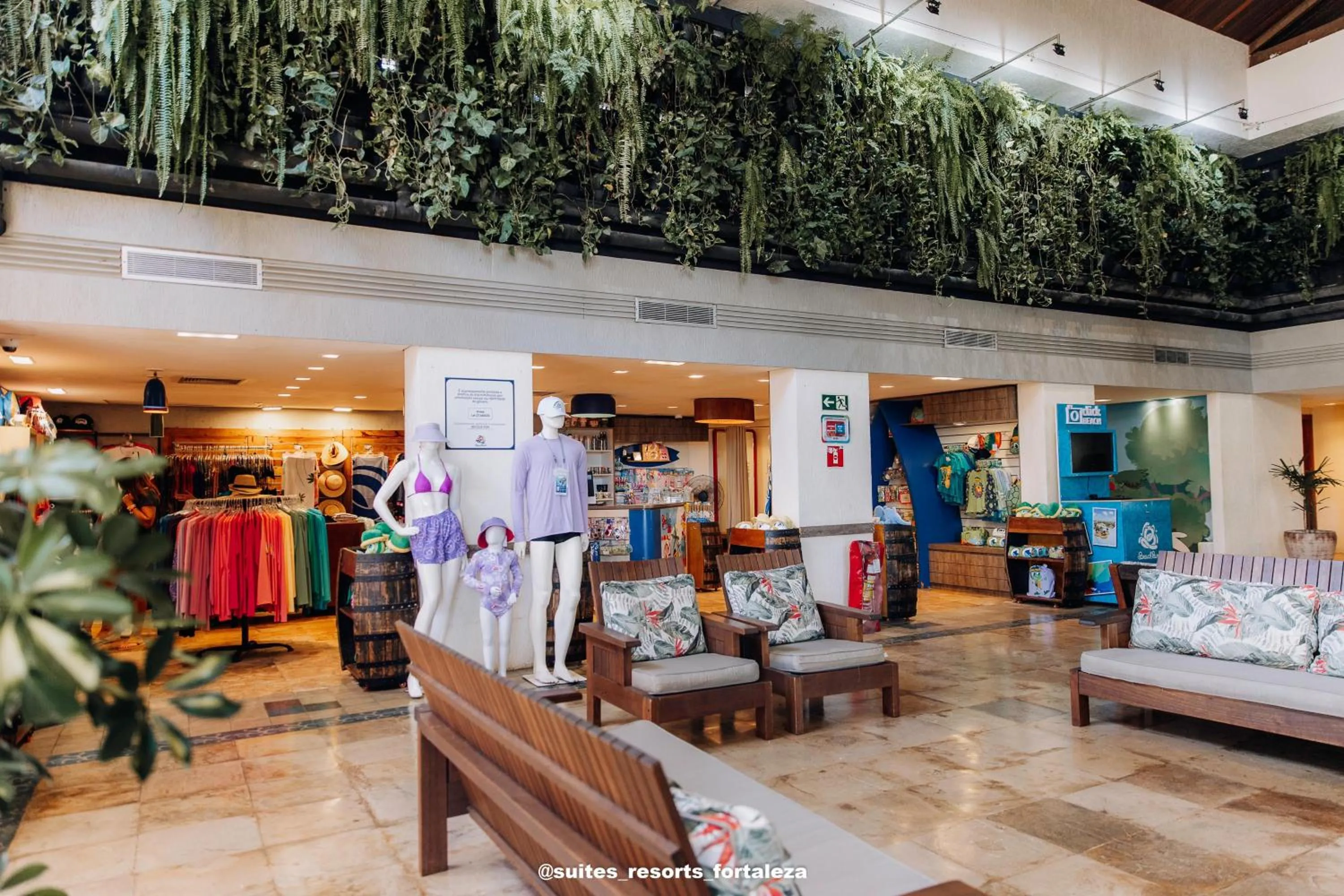 On-site shops in Apartamento - Pé na areia - Ao lado do parque aquático - Administrado por Anfitrião