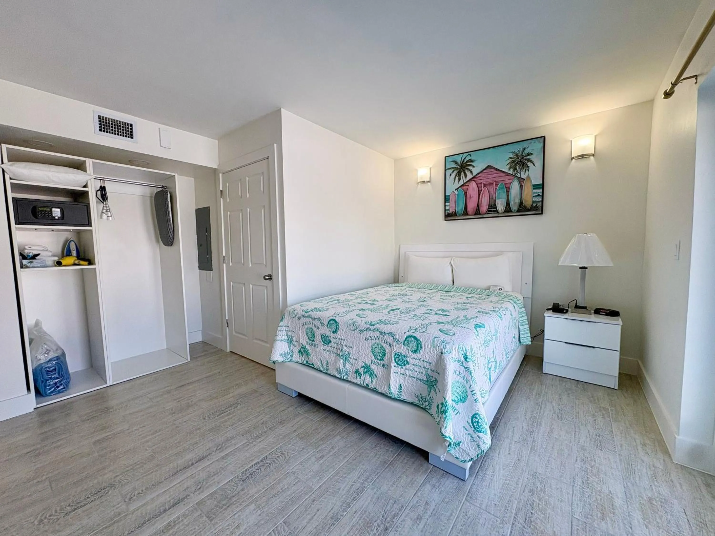 Deluxe Queen Suite in The Bay Inn at the Lani Kai