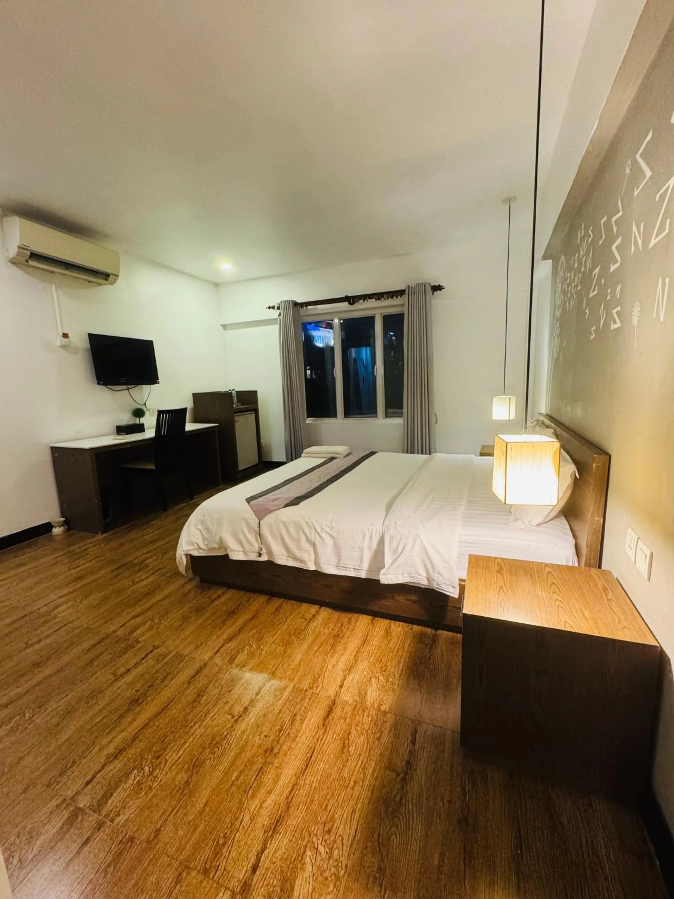 Photo of the whole room, Bed in Asiban Quay Boutique Hotel