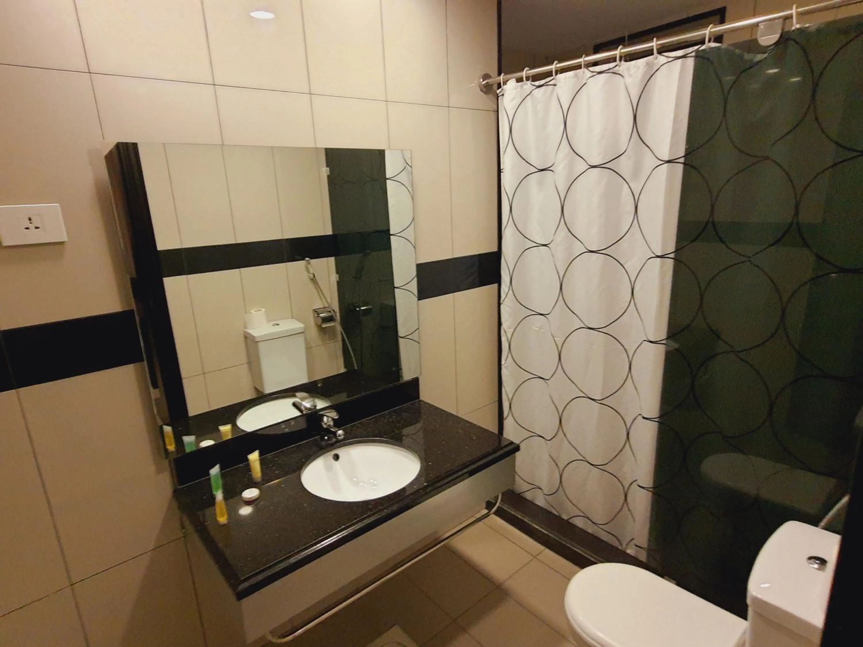 Bathroom in Easy Inn Hotel Suites