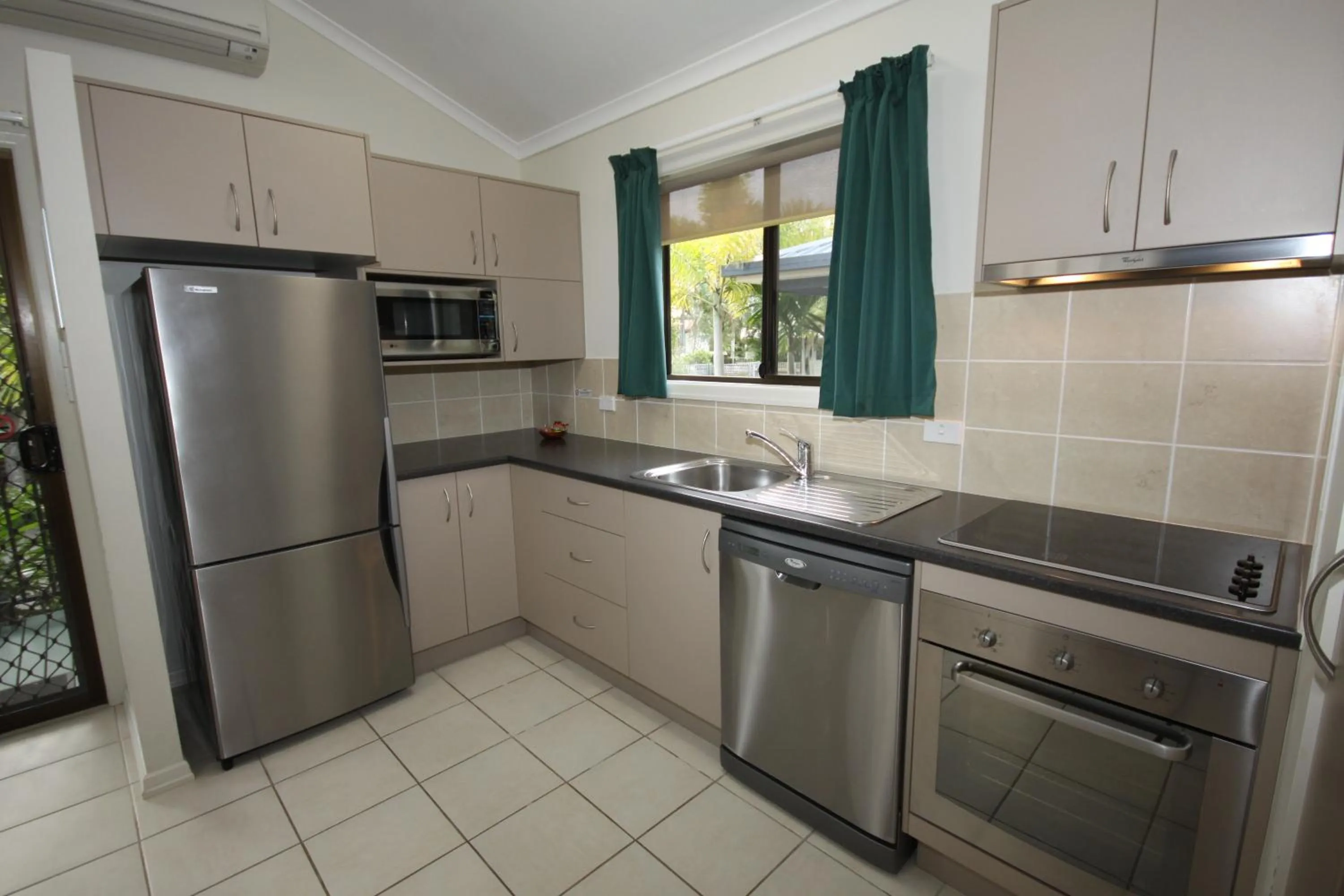 Kitchen or kitchenette in Brisbane Gateway Resort