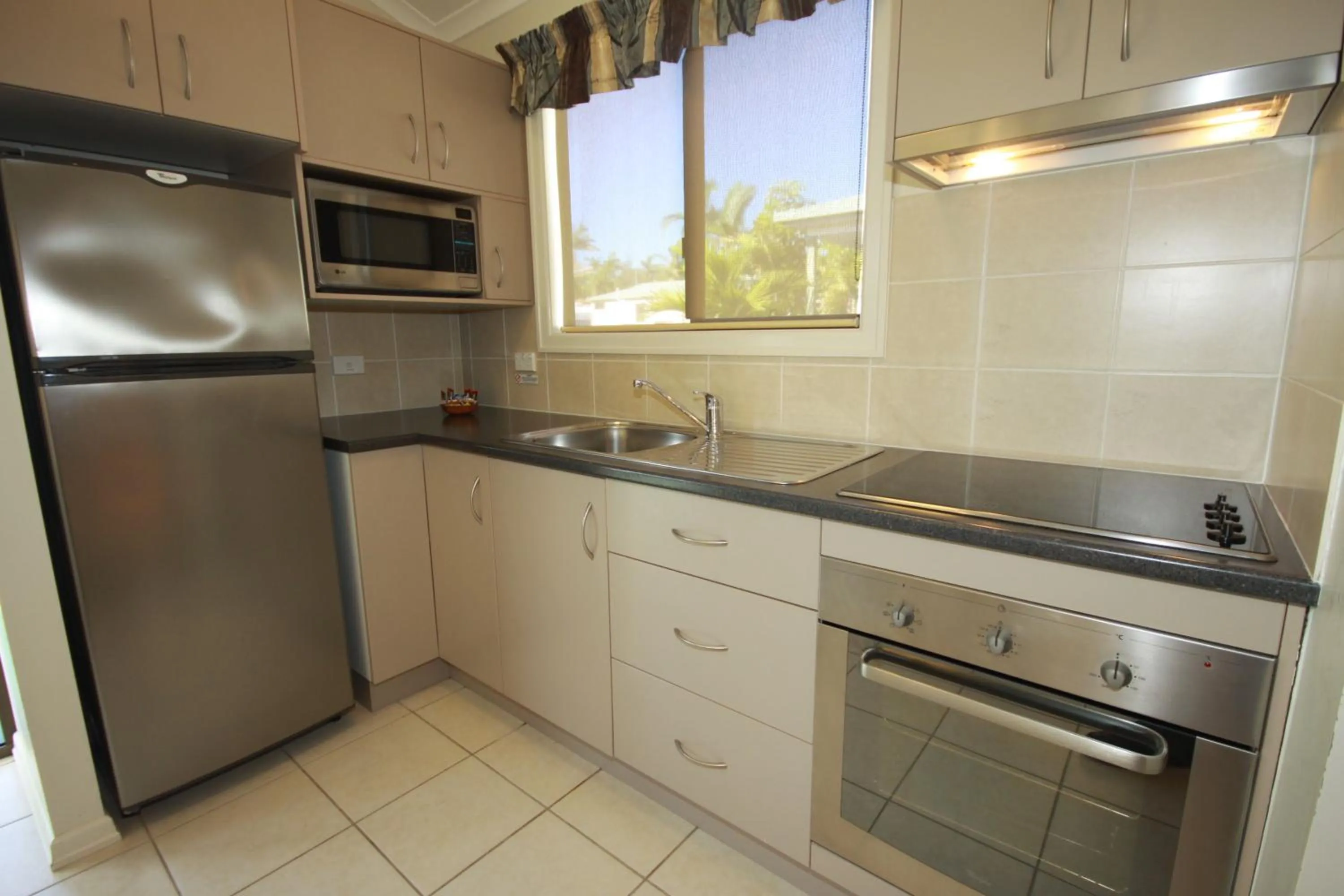 Kitchen or kitchenette in Brisbane Gateway Resort
