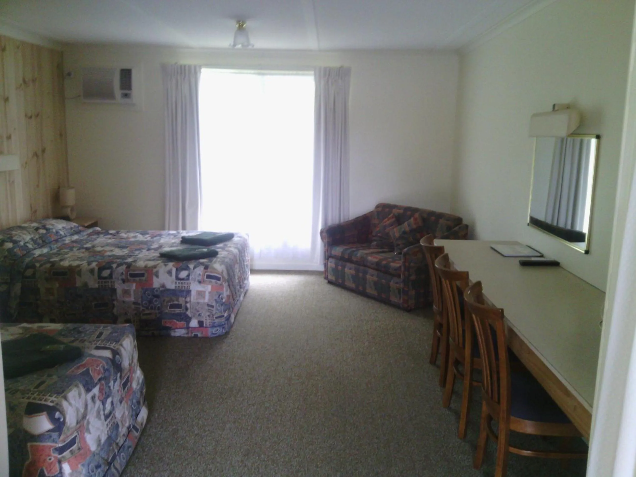 Photo of the whole room in Snowy River Lodge Motel