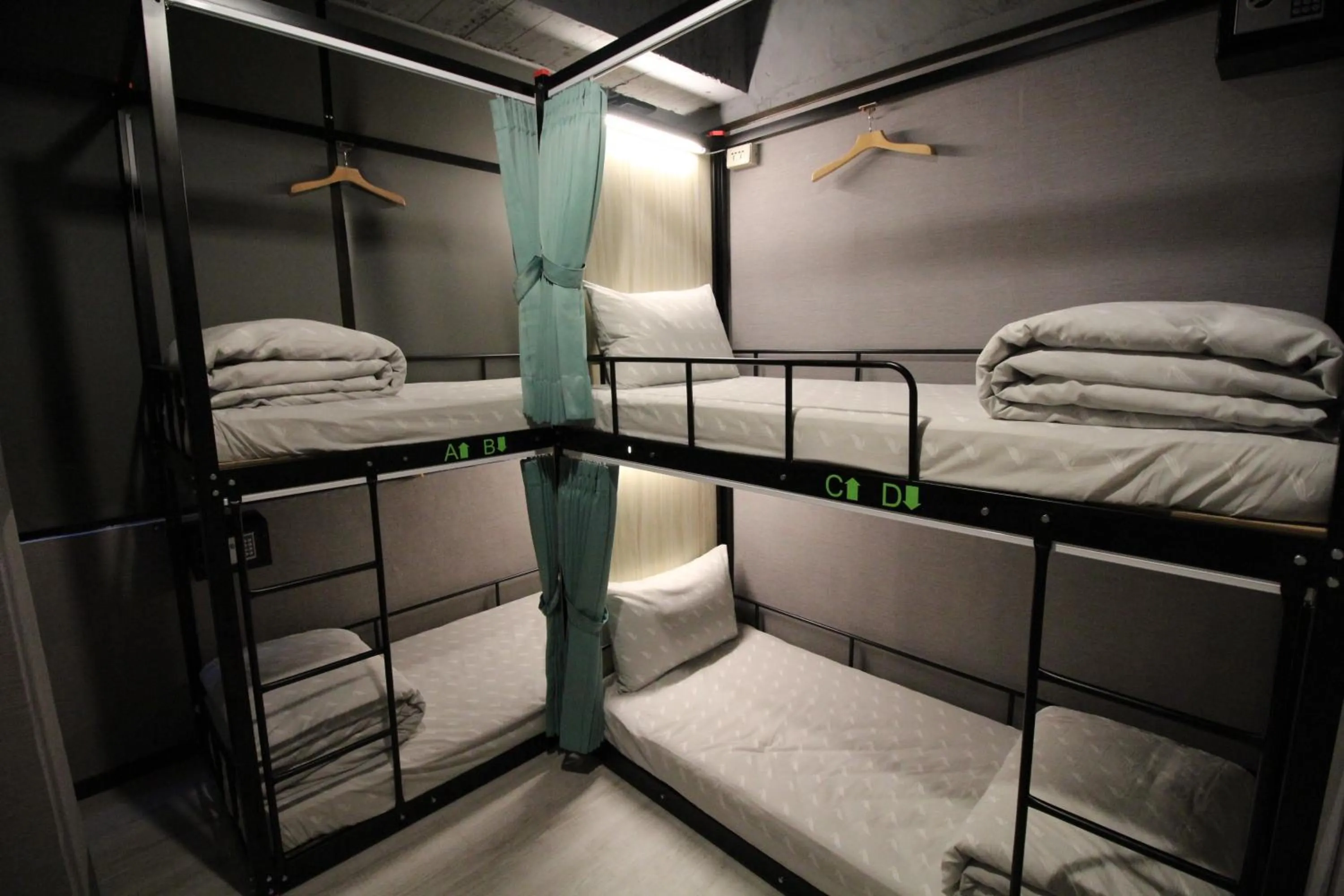 Bedroom, Bed in Backpackers Hostel - Ximen