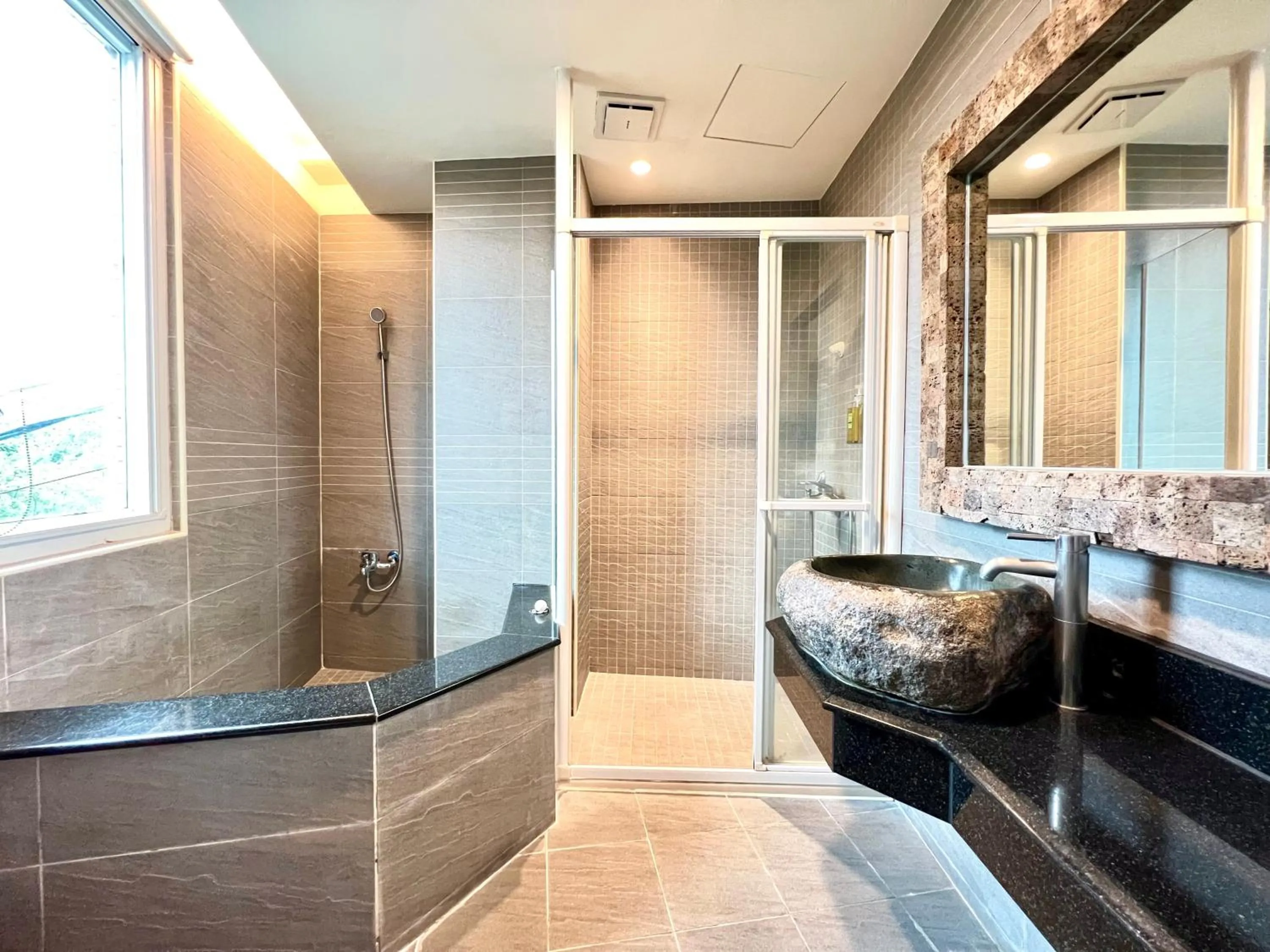 Shower in Seasons Bali Fashion Inn