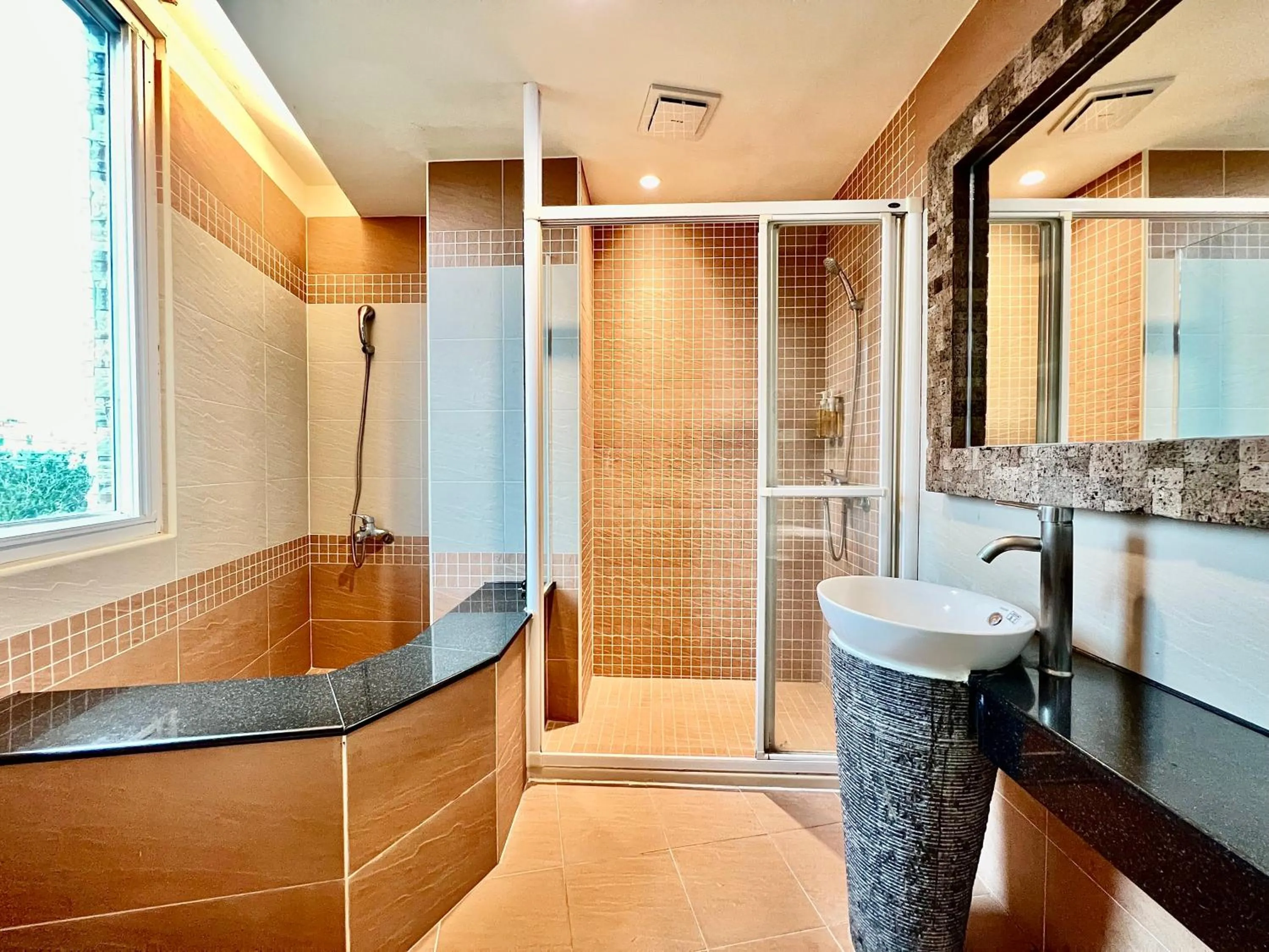 Shower in Seasons Bali Fashion Inn