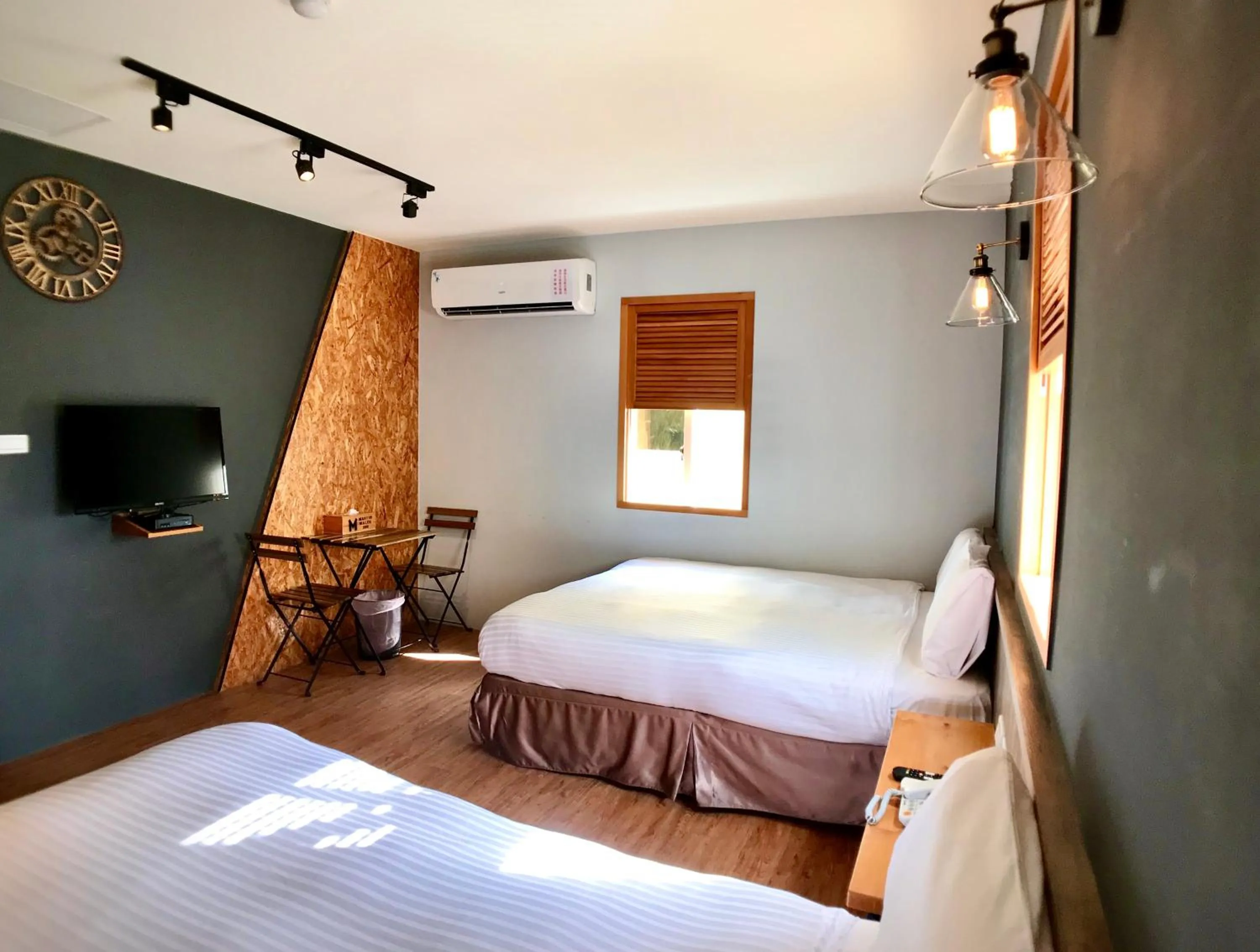 Shower, Bed in Martin Wales Inn