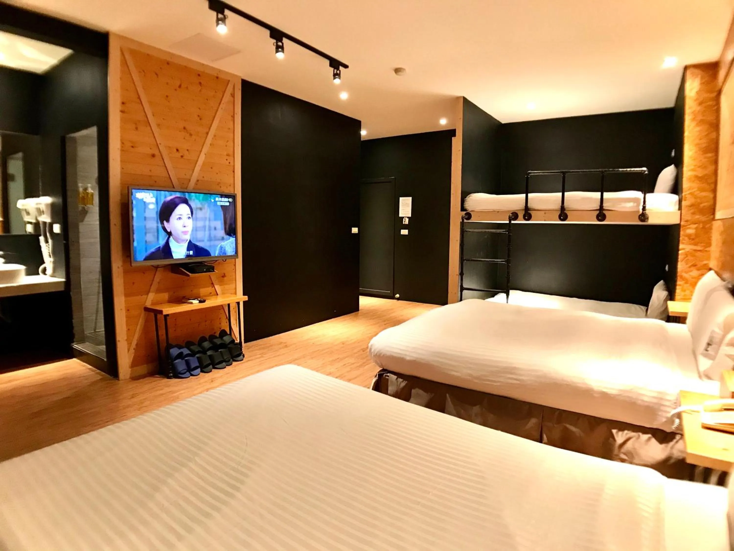 Shower, Bed in Martin Wales Inn