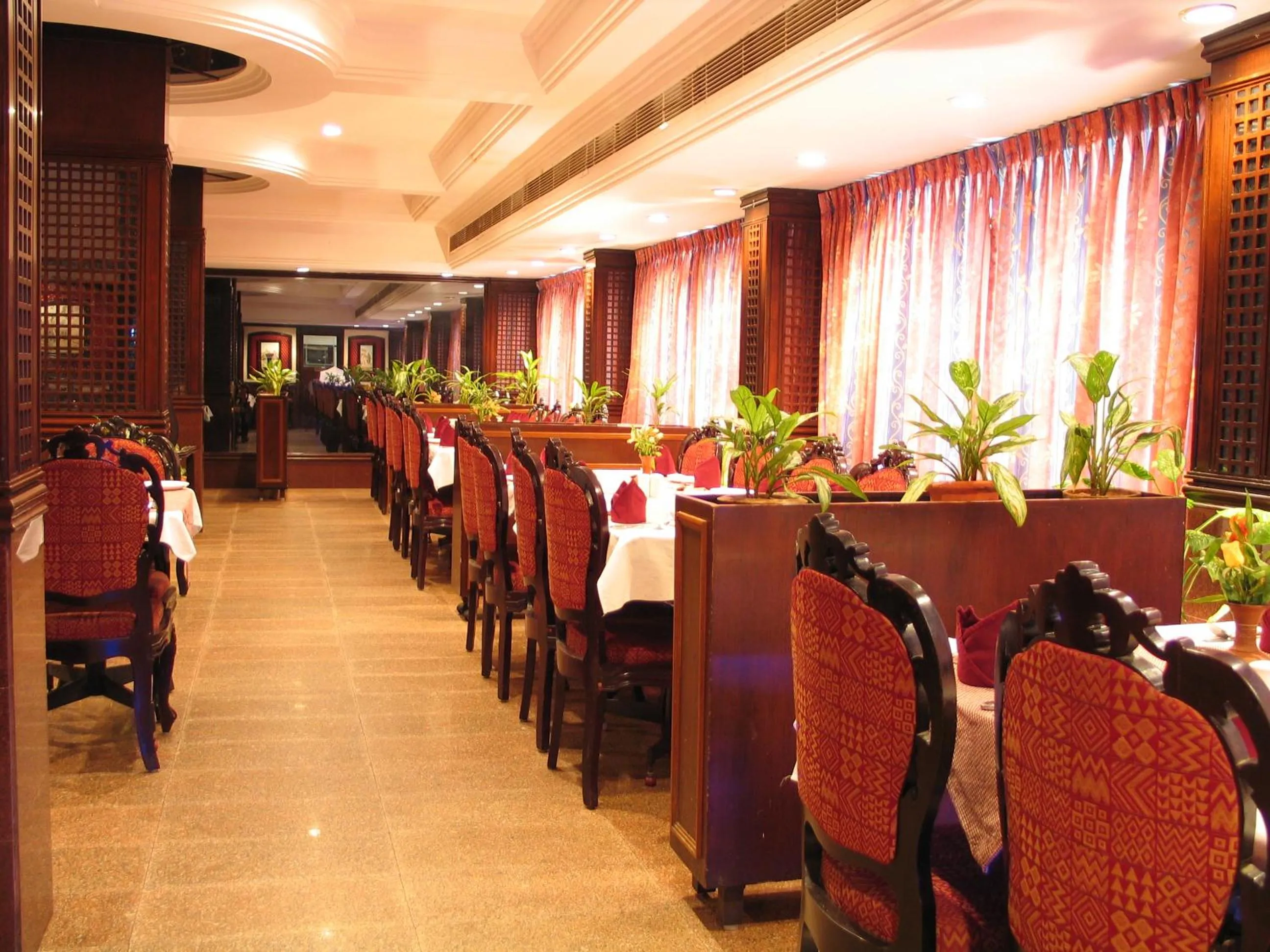 Restaurant/places to eat in Anandha Inn Convention Centre and Suites