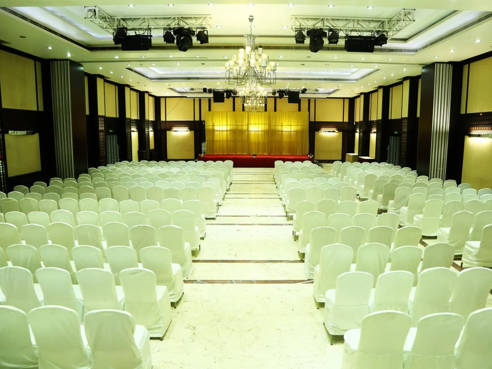 Business facilities in Anandha Inn Convention Centre and Suites