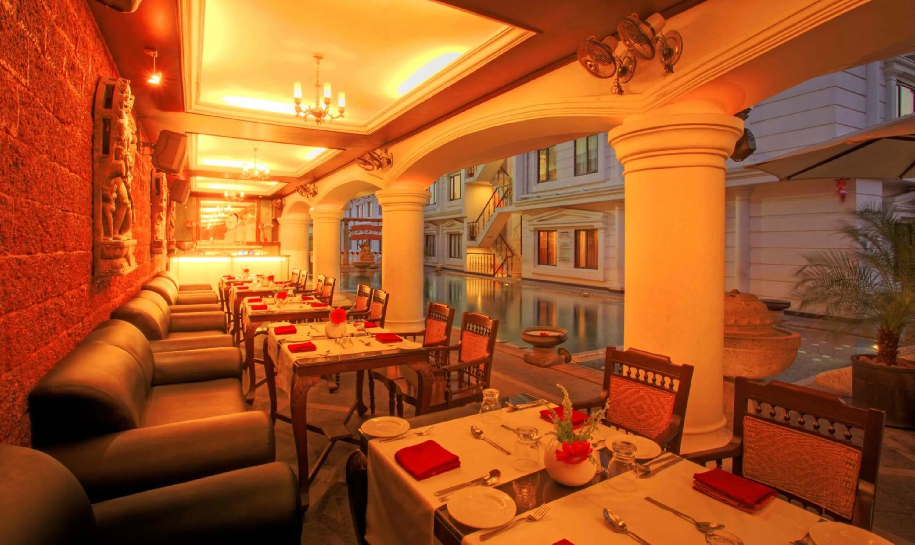 Restaurant/places to eat in Anandha Inn Convention Centre and Suites