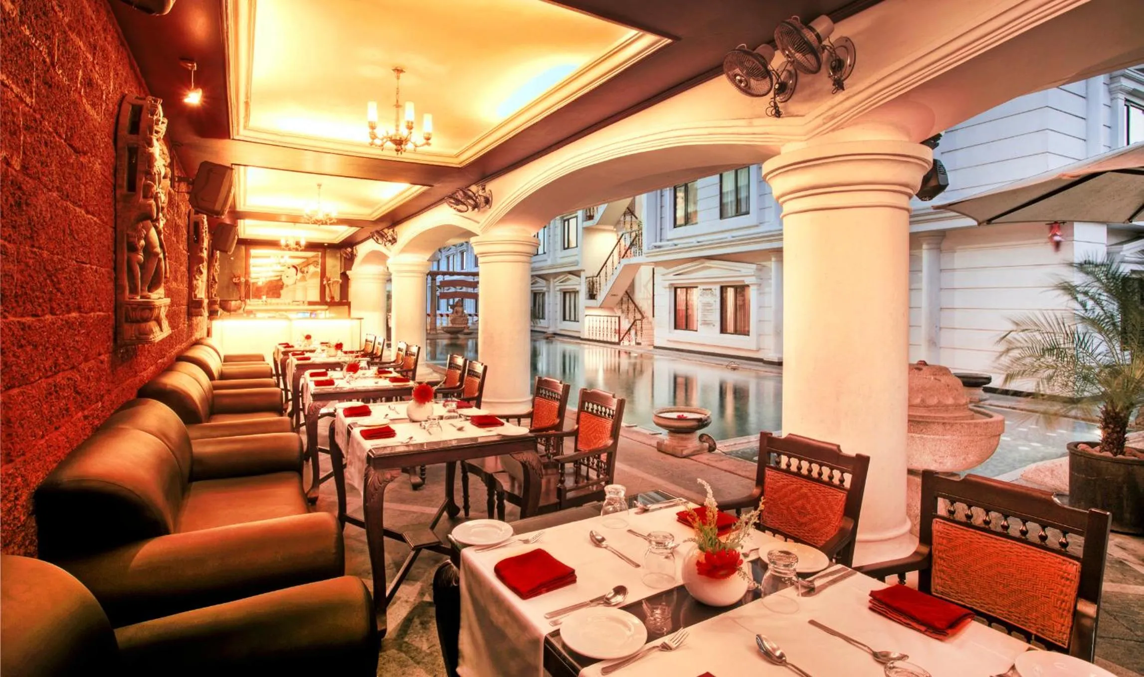 Restaurant/places to eat in Anandha Inn Convention Centre and Suites