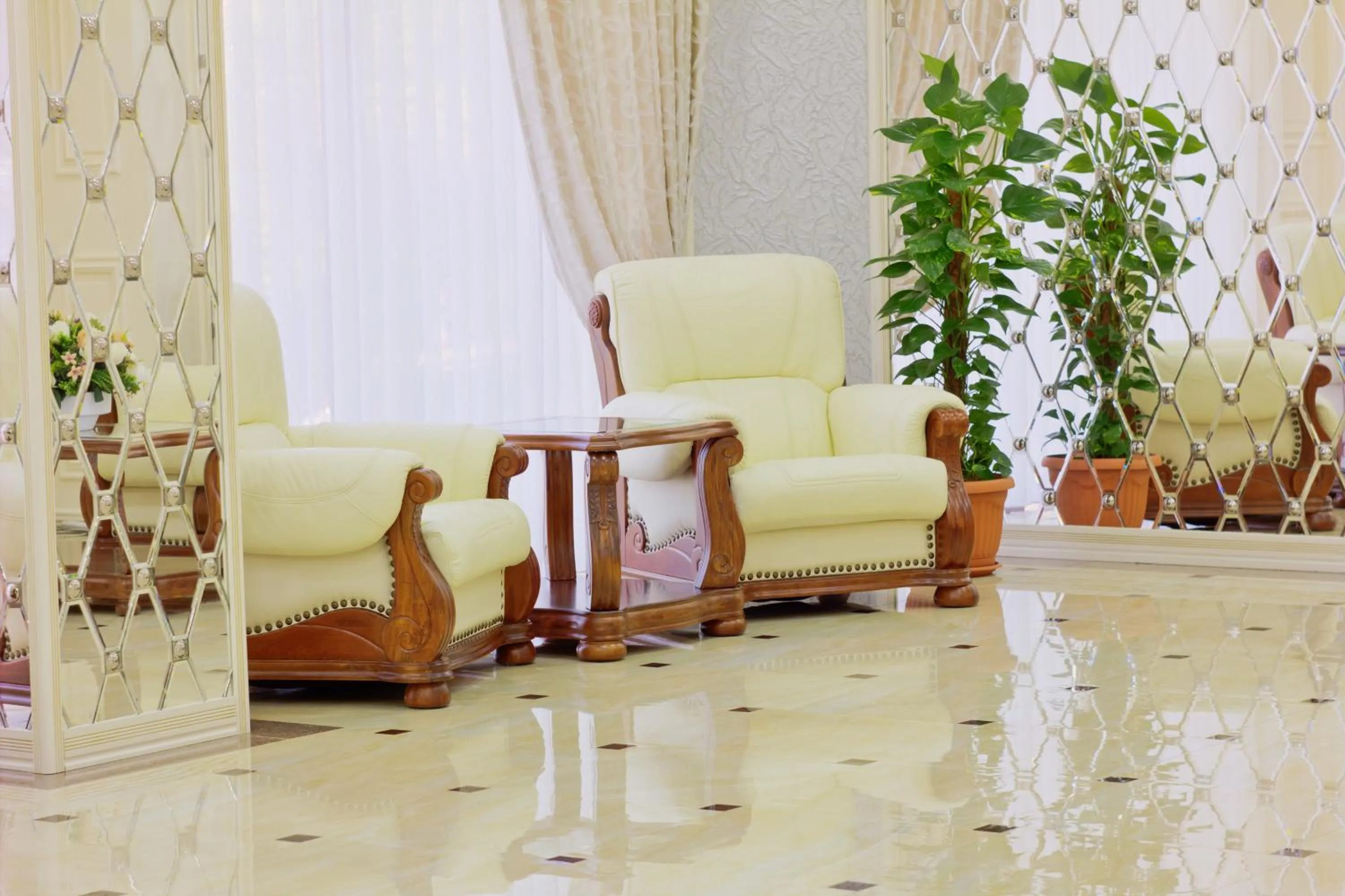 Communal lounge/ TV room in Discovery Hotel