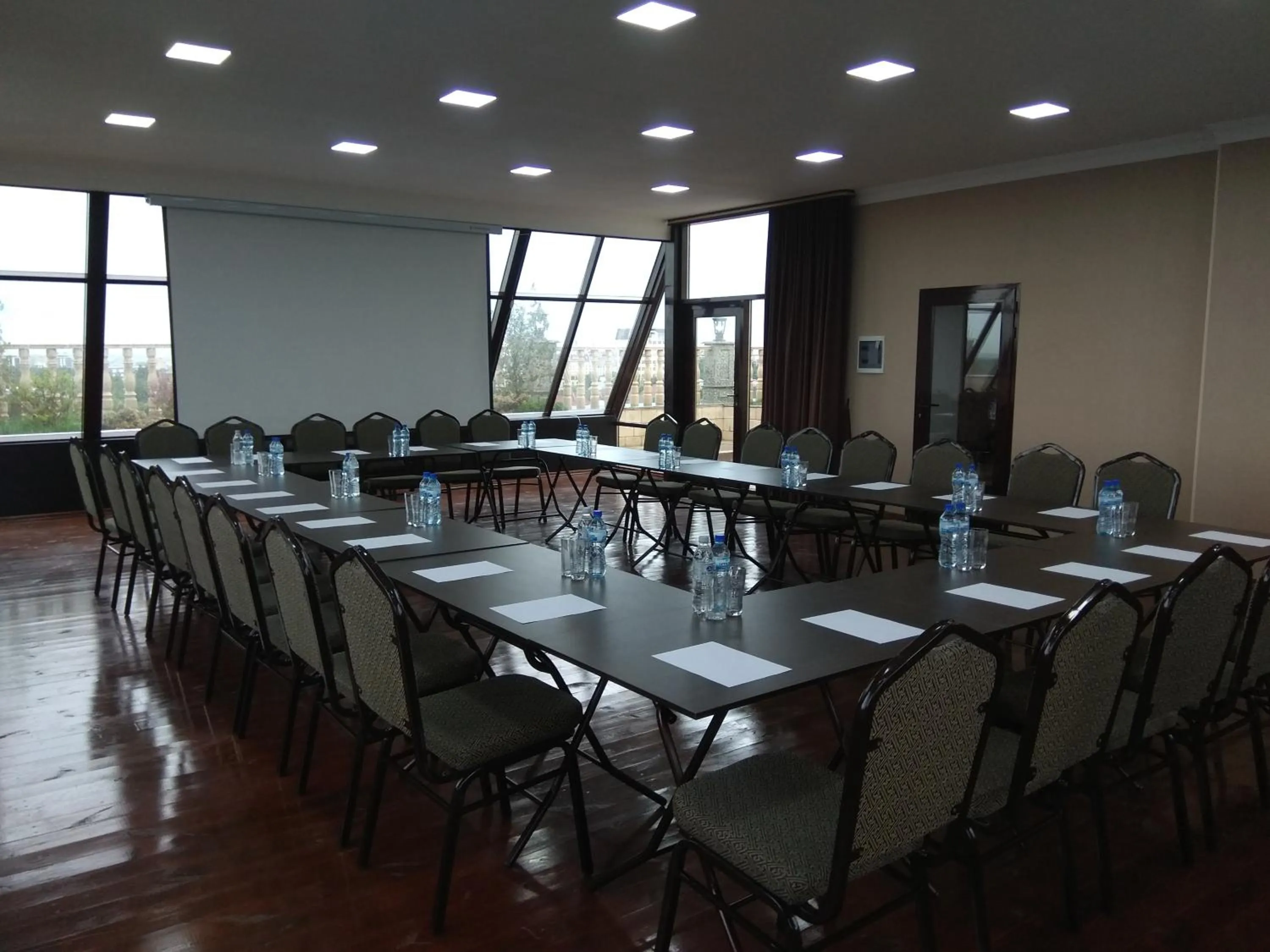 Business facilities in Discovery Hotel