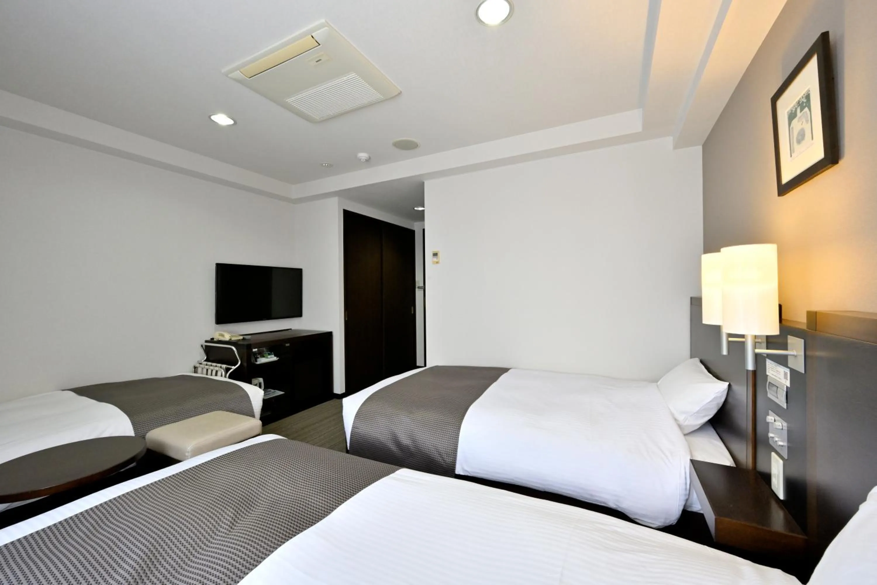 Bed in Saijo Urban Hotel