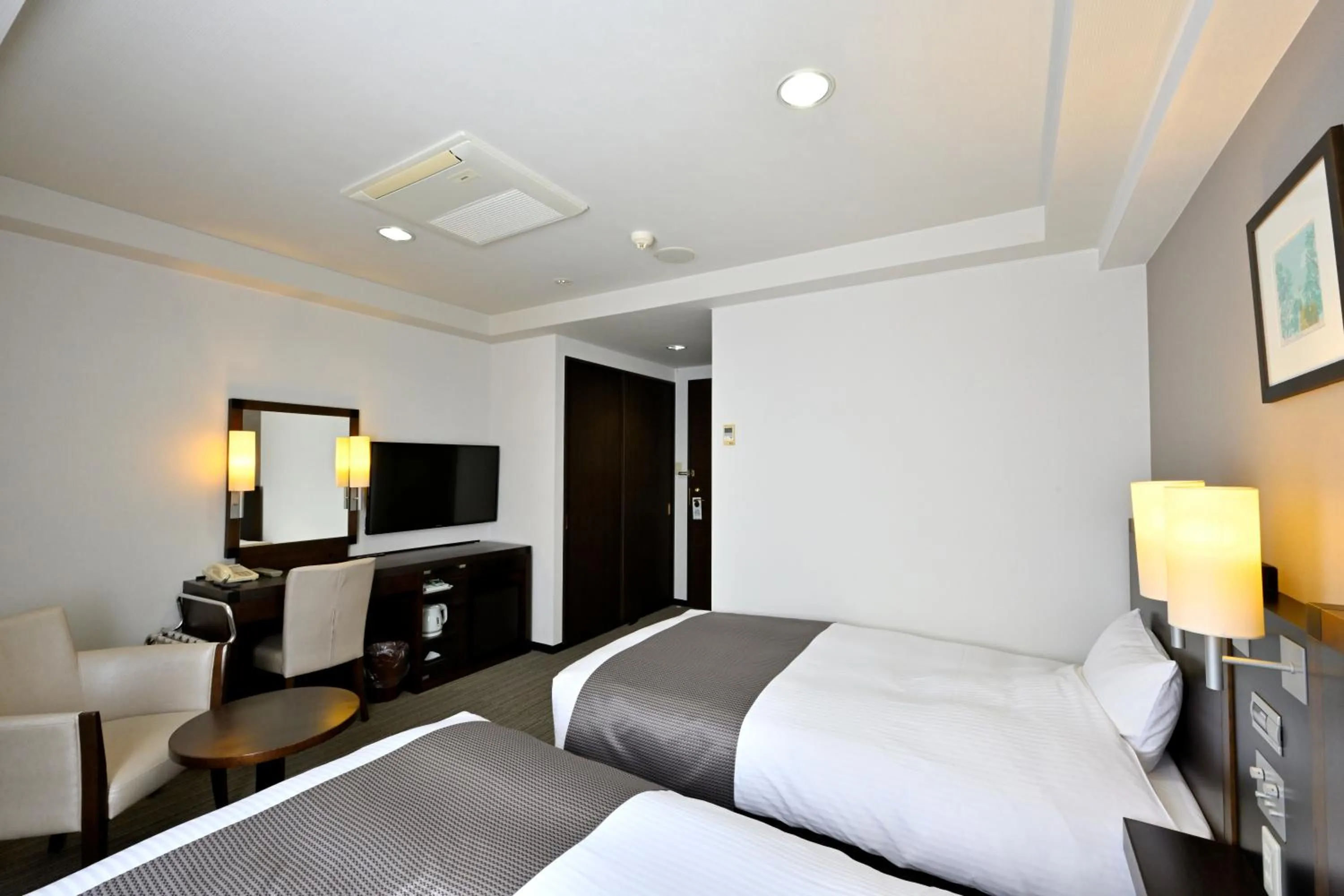 Bed in Saijo Urban Hotel