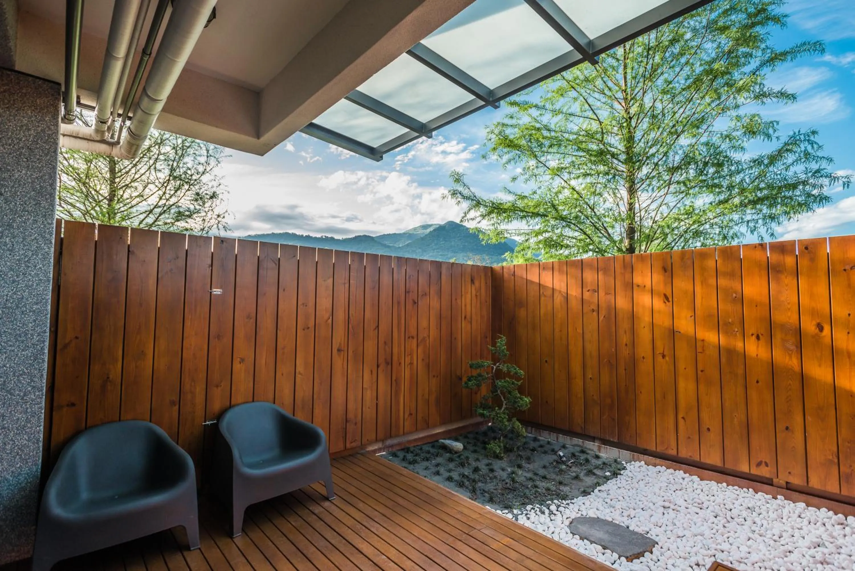 Area and facilities in The Silence Manor