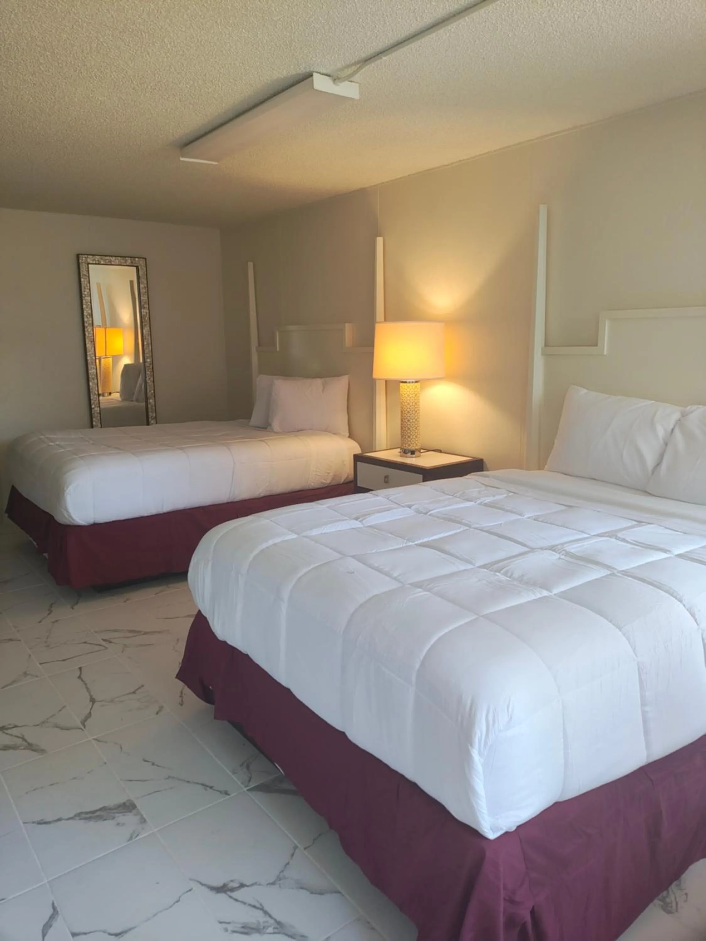 Bed in Super Inn Motel