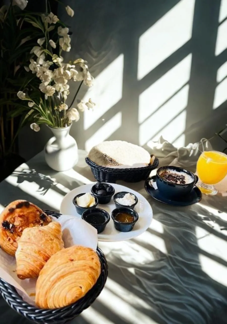 Food and drinks in Spinoza House Appart Hôtel