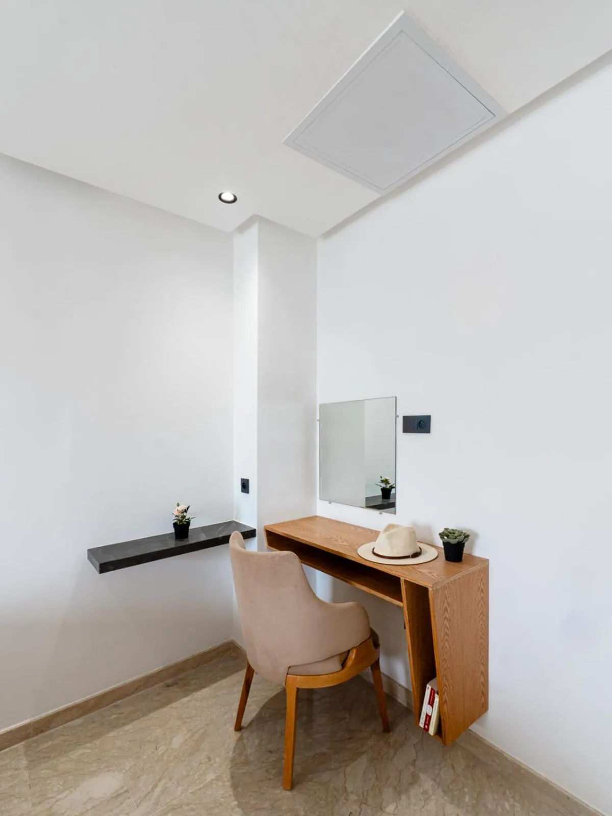 sunbed in Spinoza House Appart Hôtel