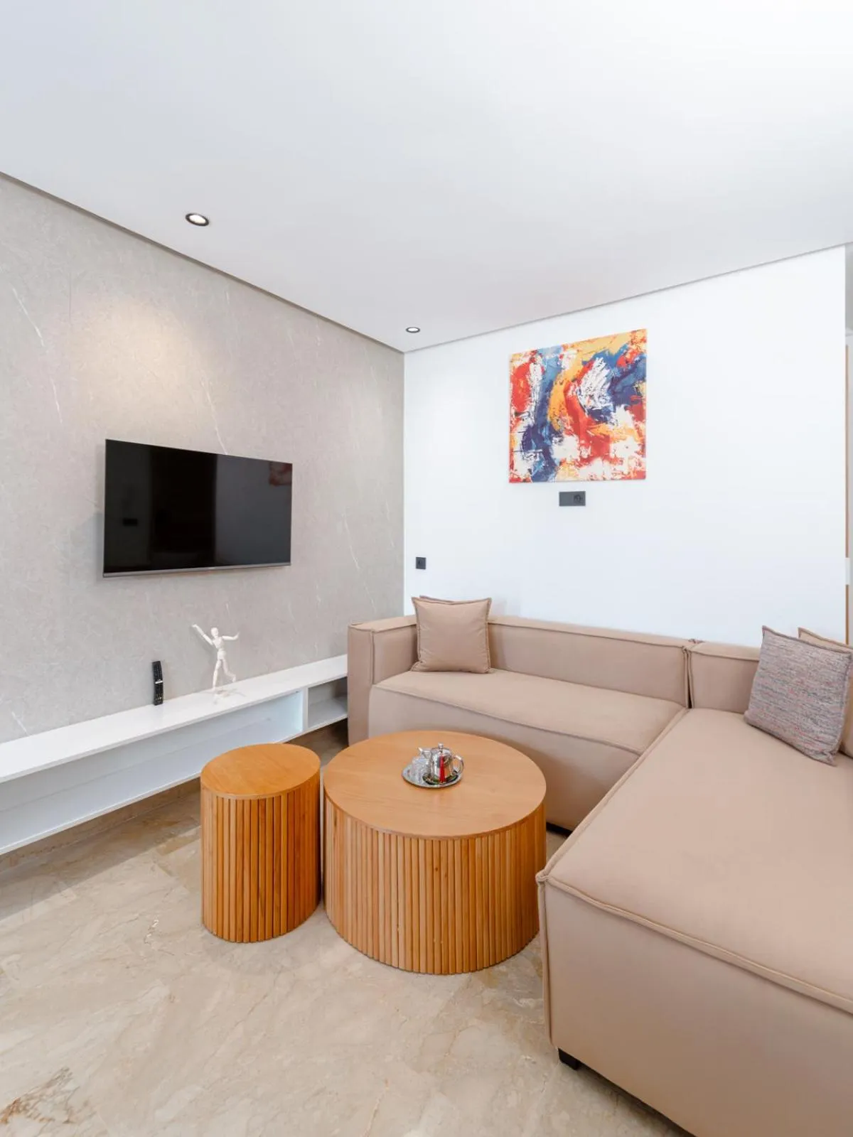 TV and multimedia in Spinoza House Appart Hôtel