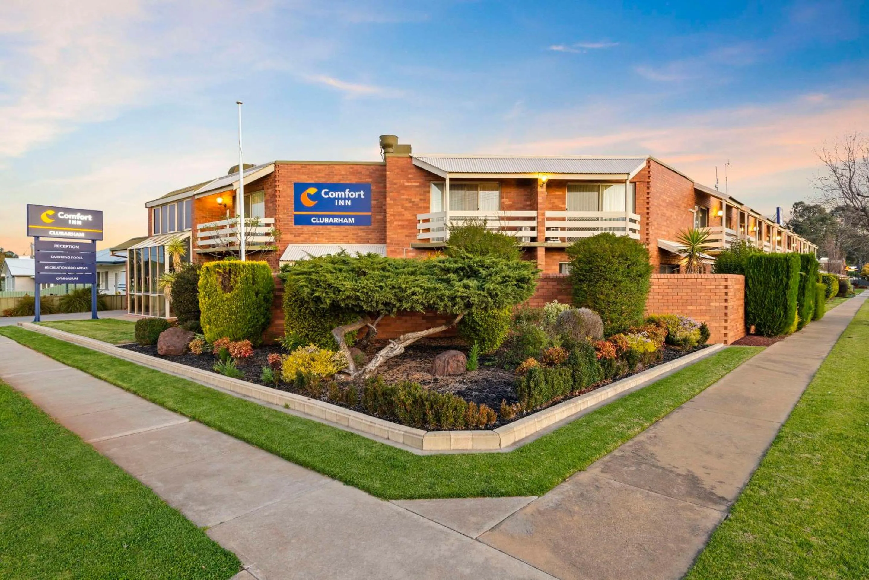 Property building in Comfort Inn Clubarham