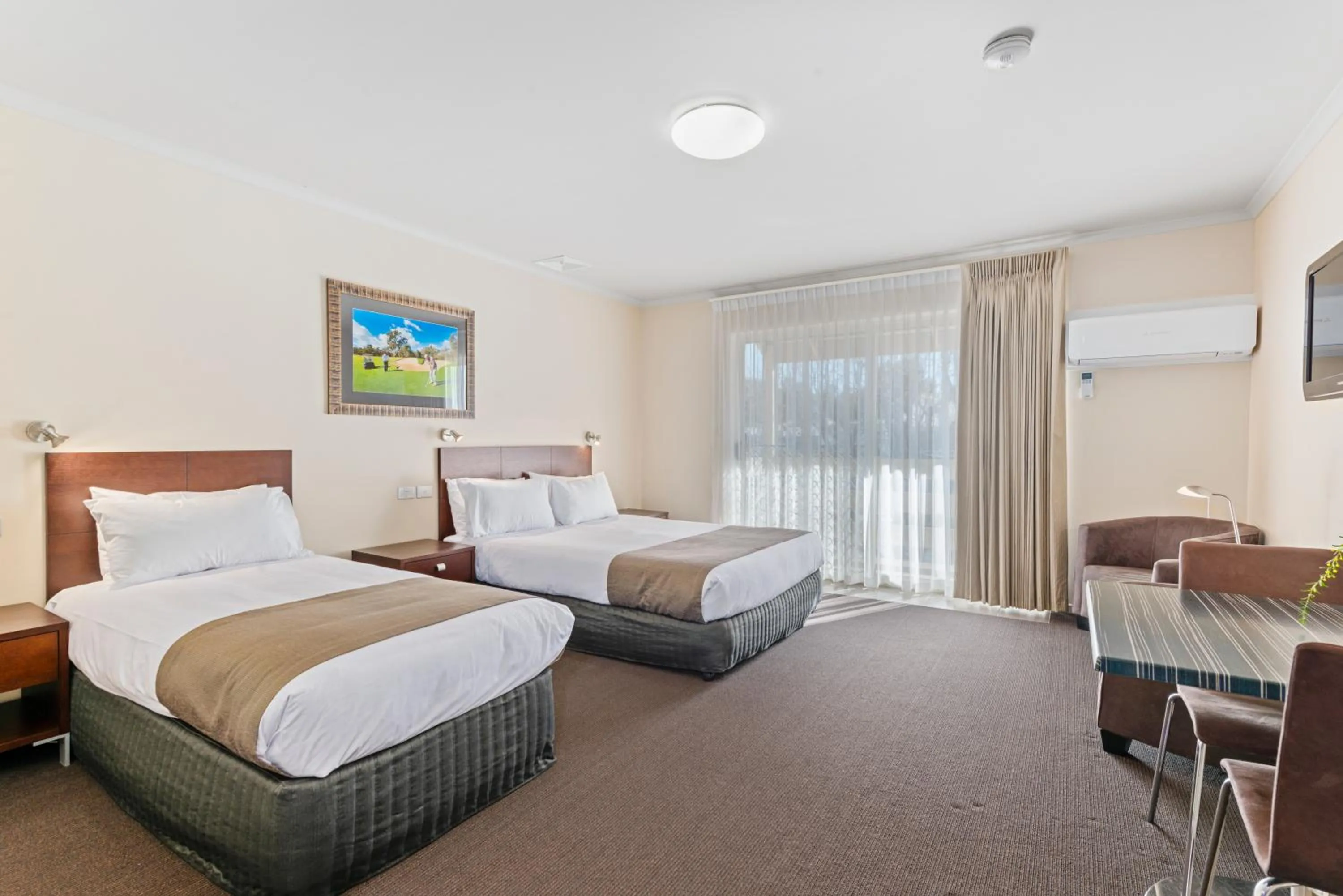 Bedroom, Bed in Comfort Inn Clubarham