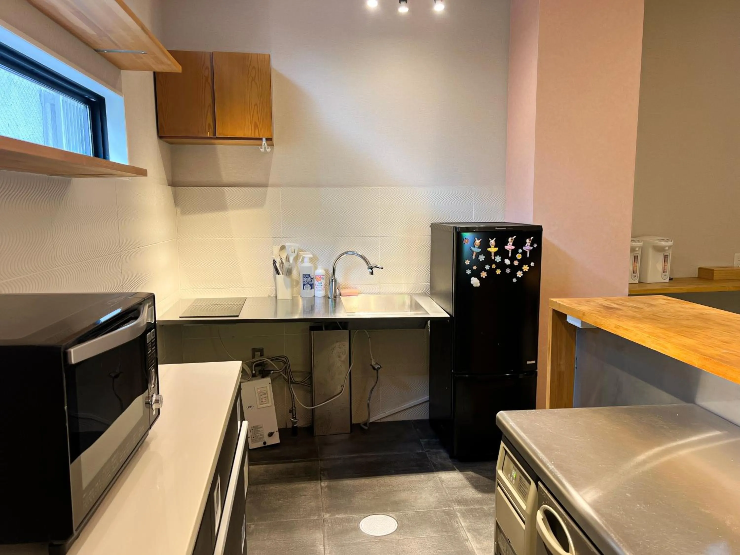 Communal kitchen in Hostel Hangout Best Value Near Kuromon Market & Namba