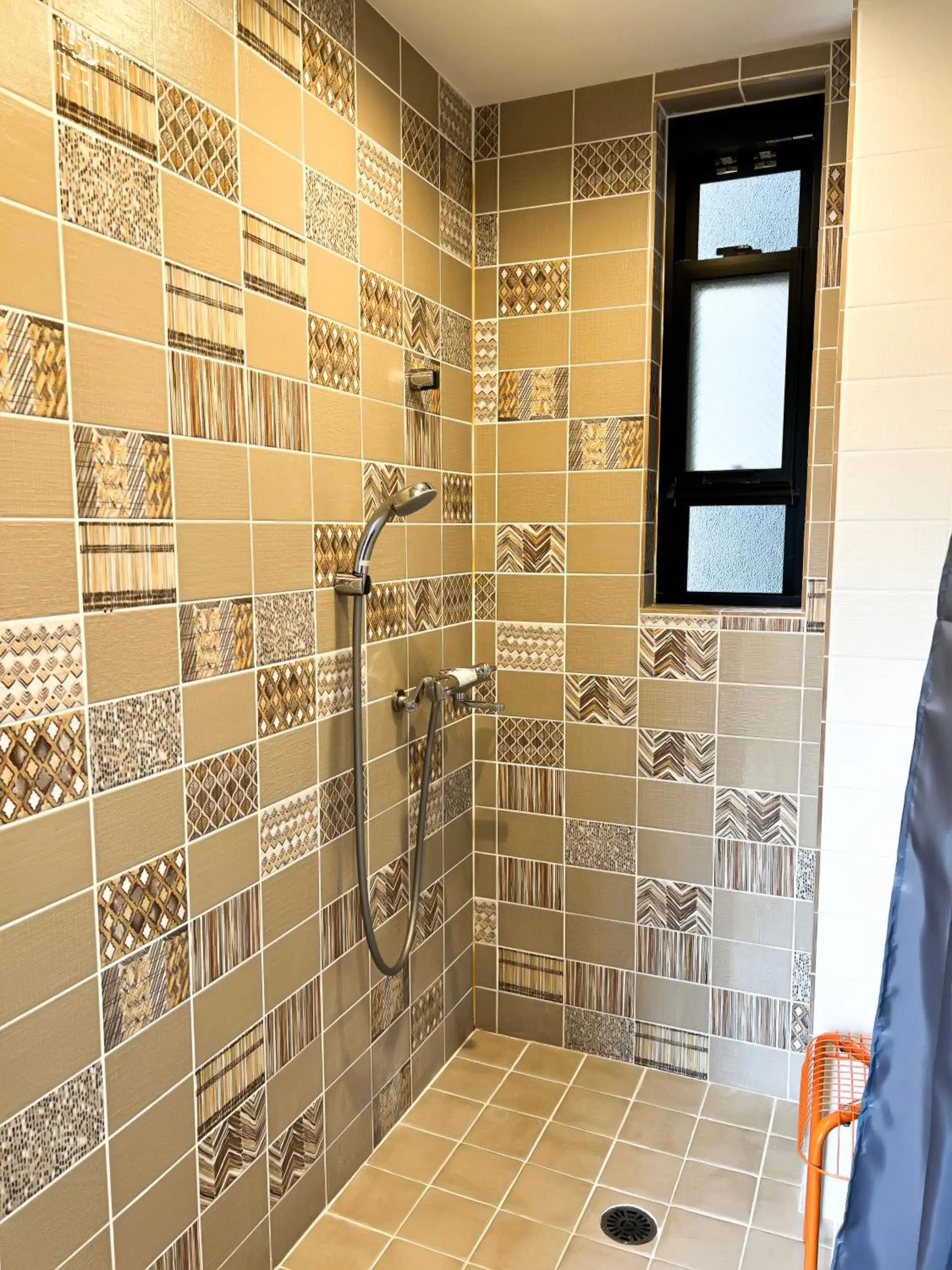 Twin Room with Shared Bathroom in Hostel Hangout Best Value Near Kuromon Market & Namba Twin Room with Shared Bathroom in Hostel Hangout Best Value Near Kuromon Market & Namba