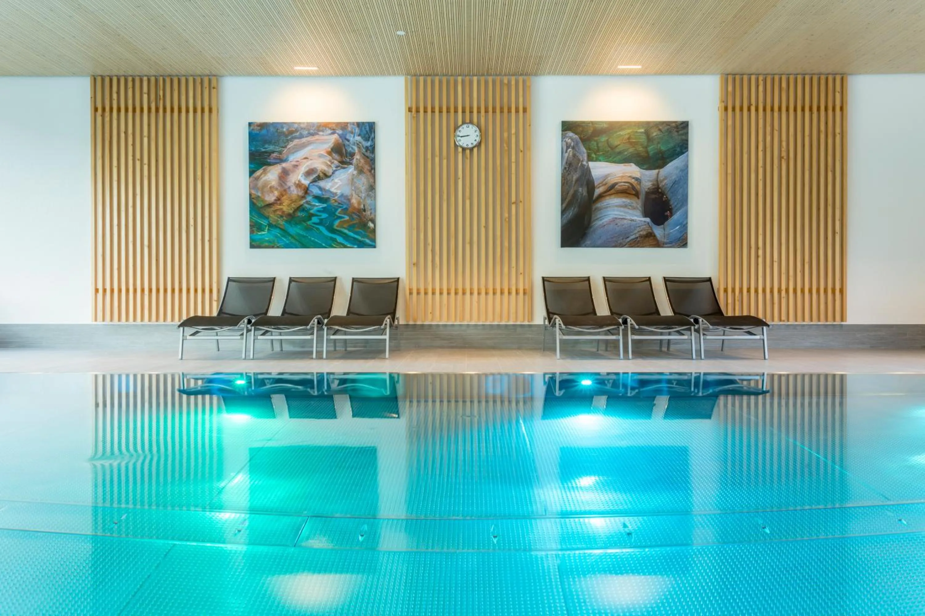 Swimming pool in Pradas Resort Brigels